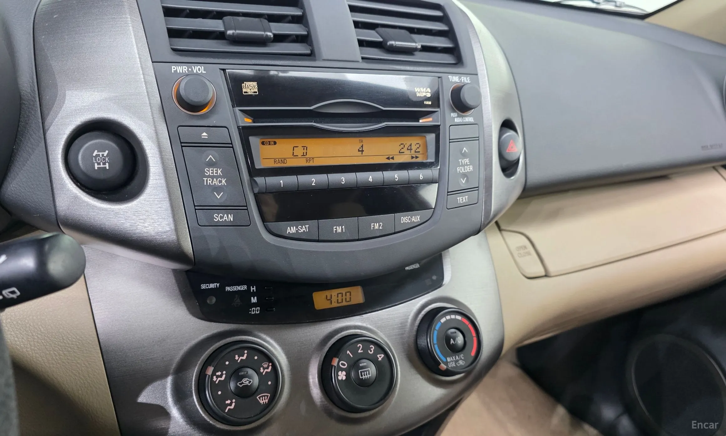 Toyota RAV4 превью 14