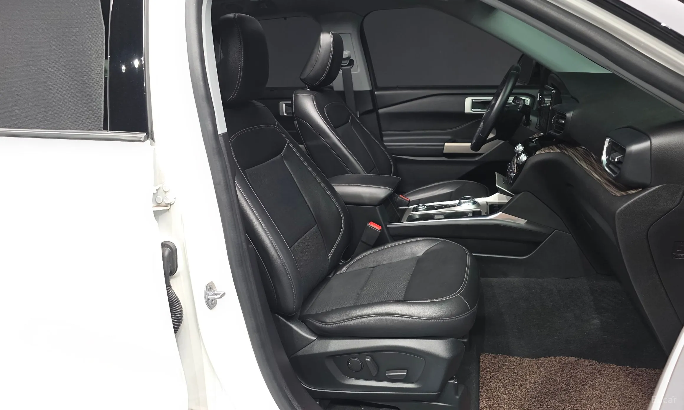 Ford Explorer 6th Generation превью 11