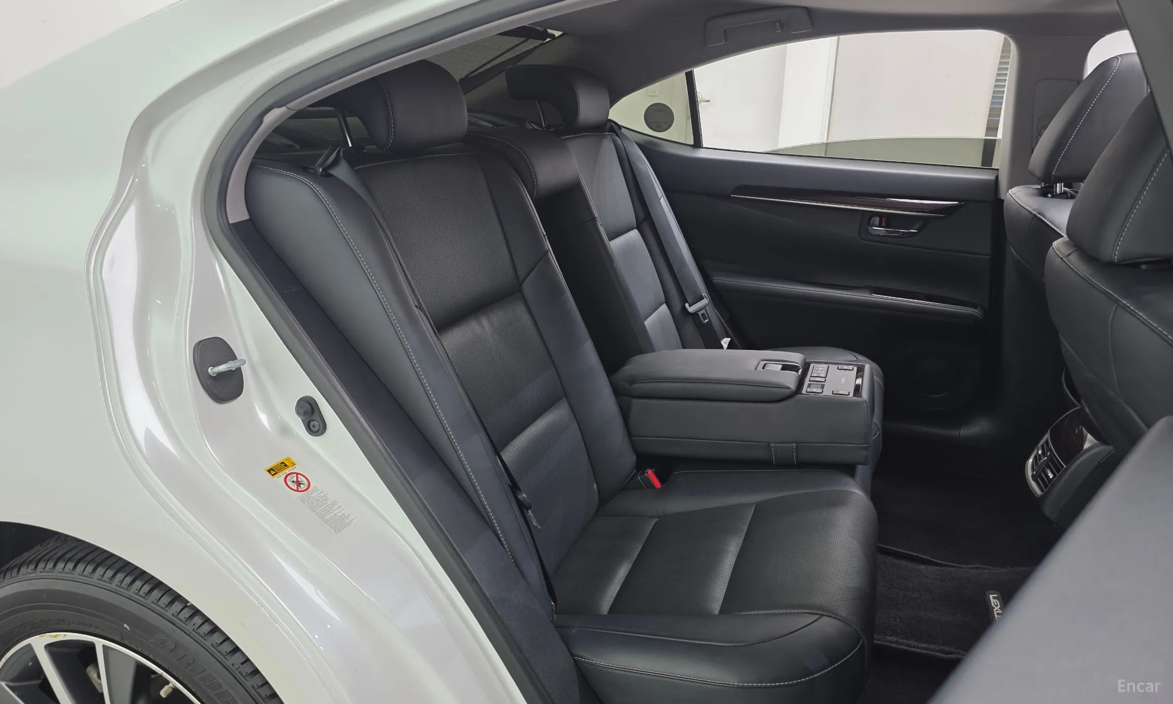 Lexus New ES300h превью 11