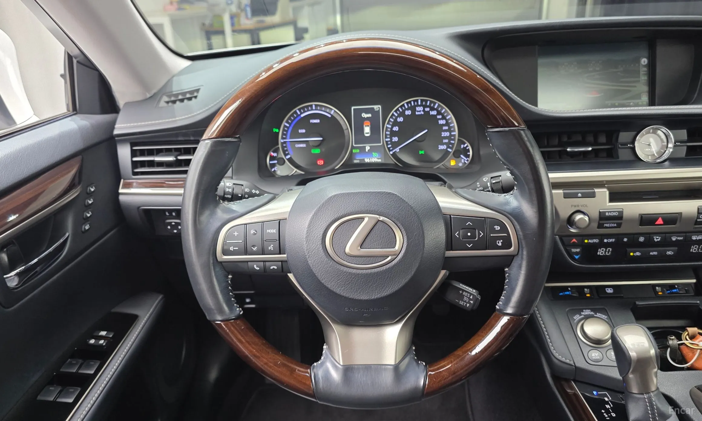 Lexus New ES300h превью 13