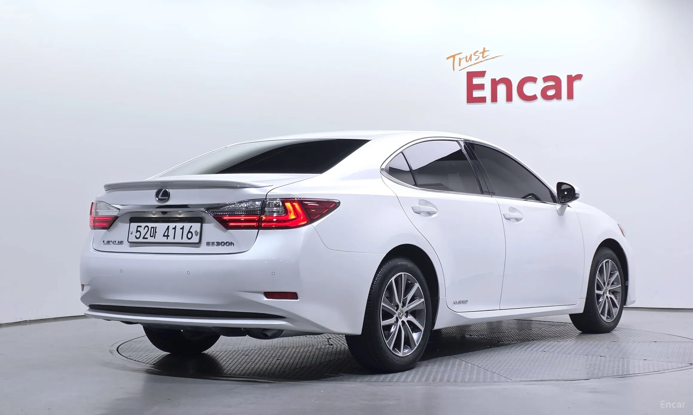 Lexus New ES300h