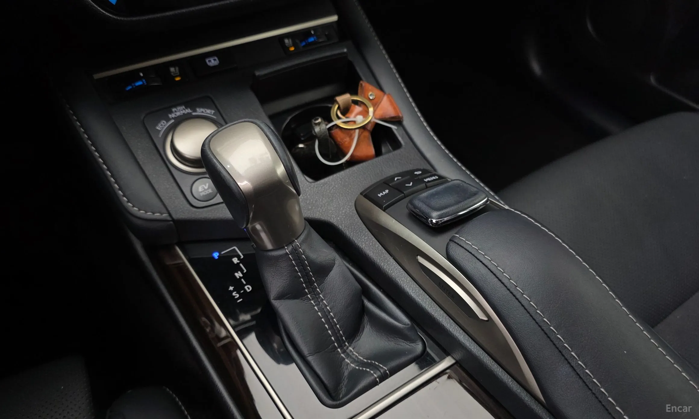 Lexus New ES300h превью 9