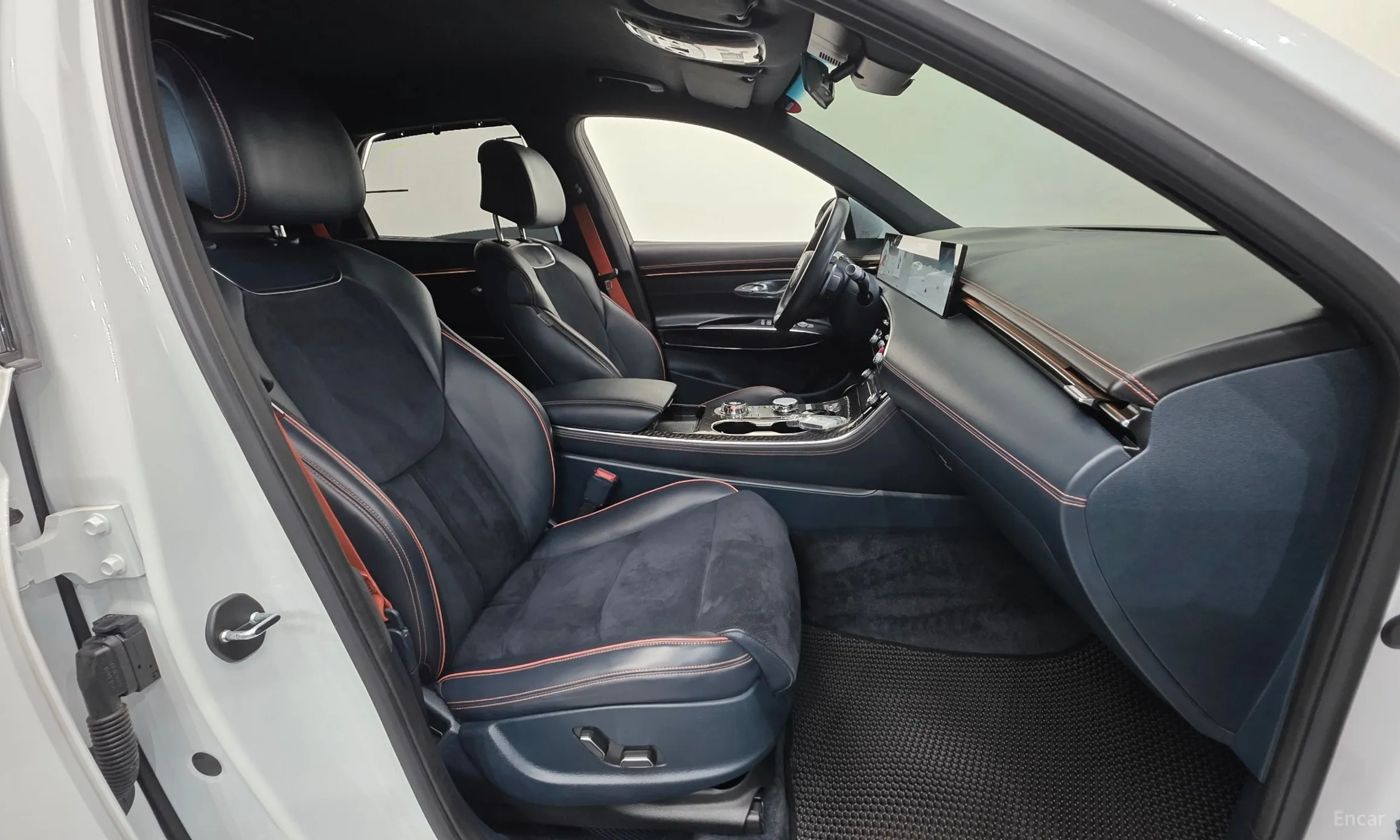 Genesis GV70 превью 10