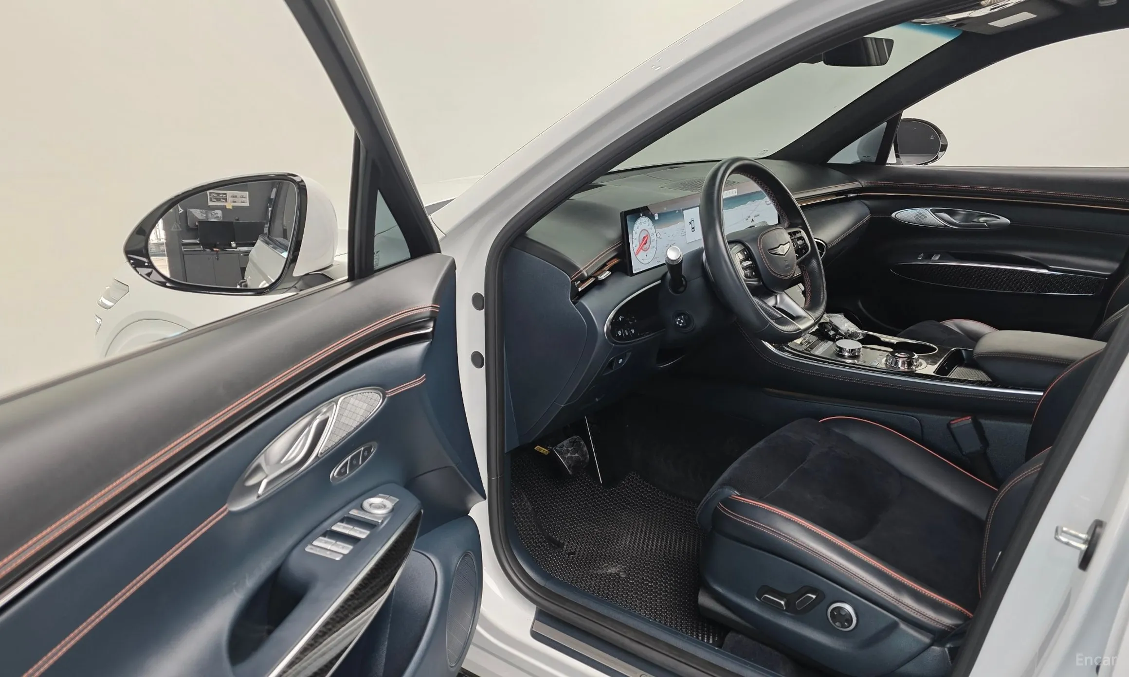 Genesis GV70 превью 12