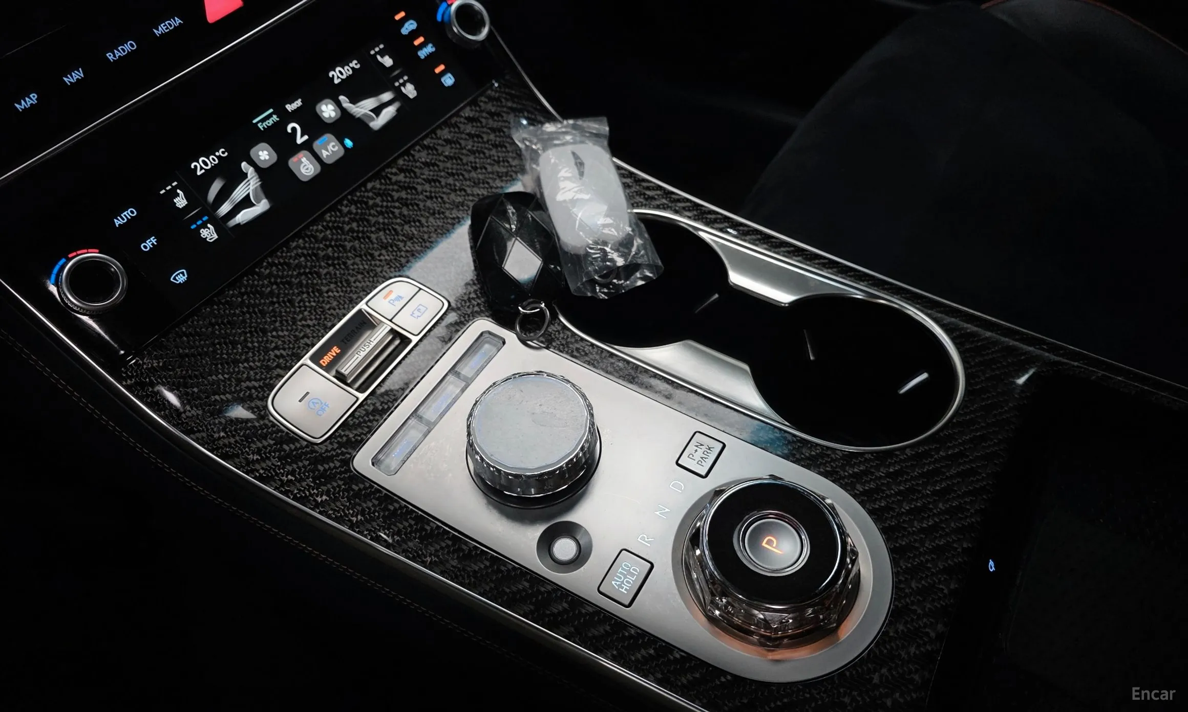 Genesis GV70 превью 9