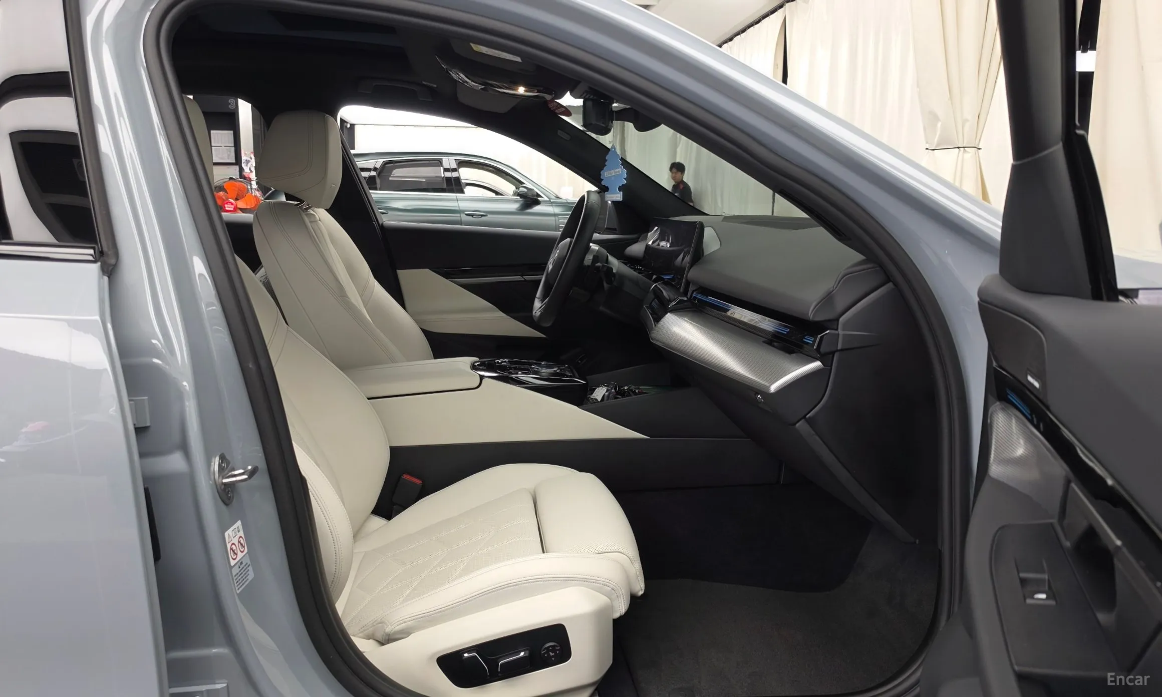 BMW 5 Series (G60) превью 11