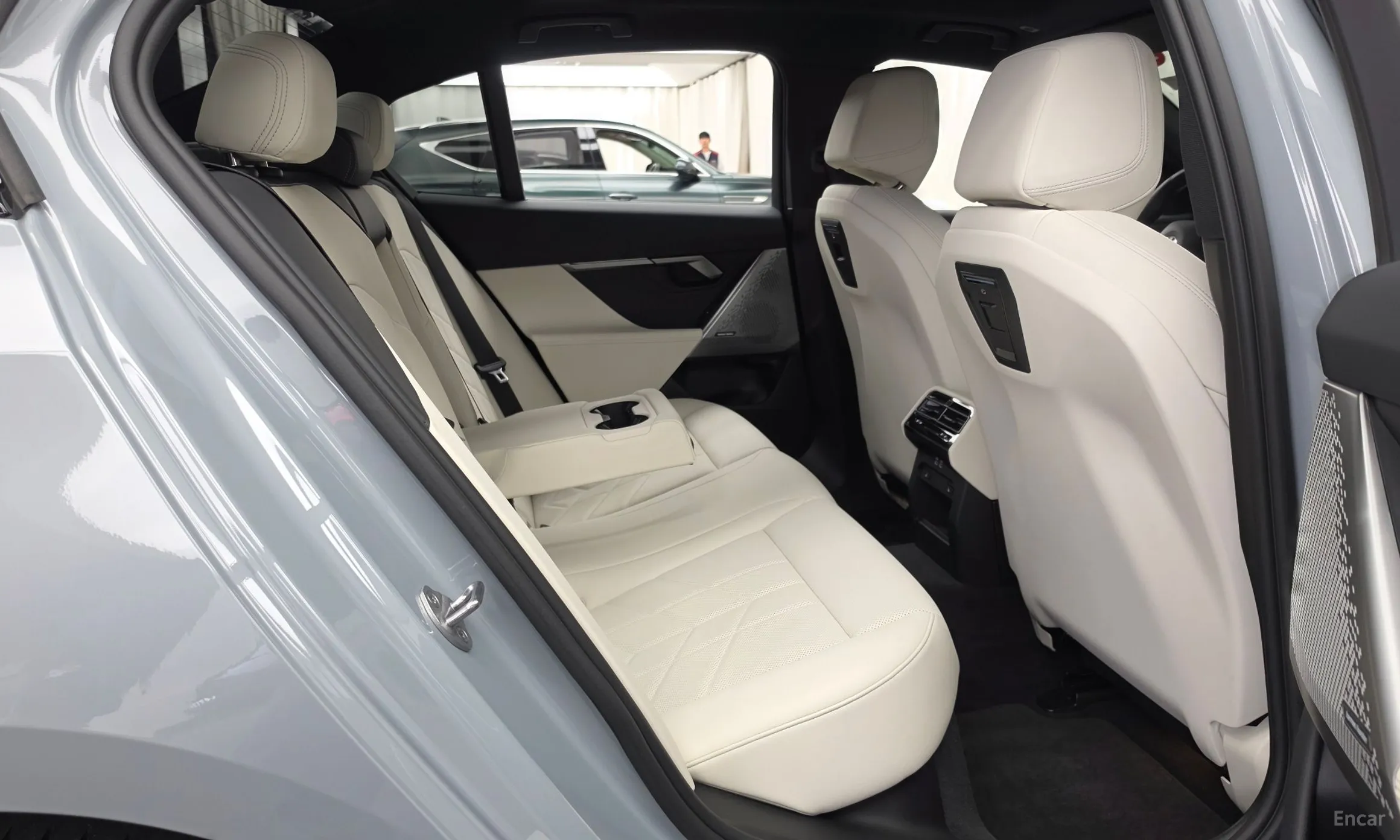 BMW 5 Series (G60) превью 12