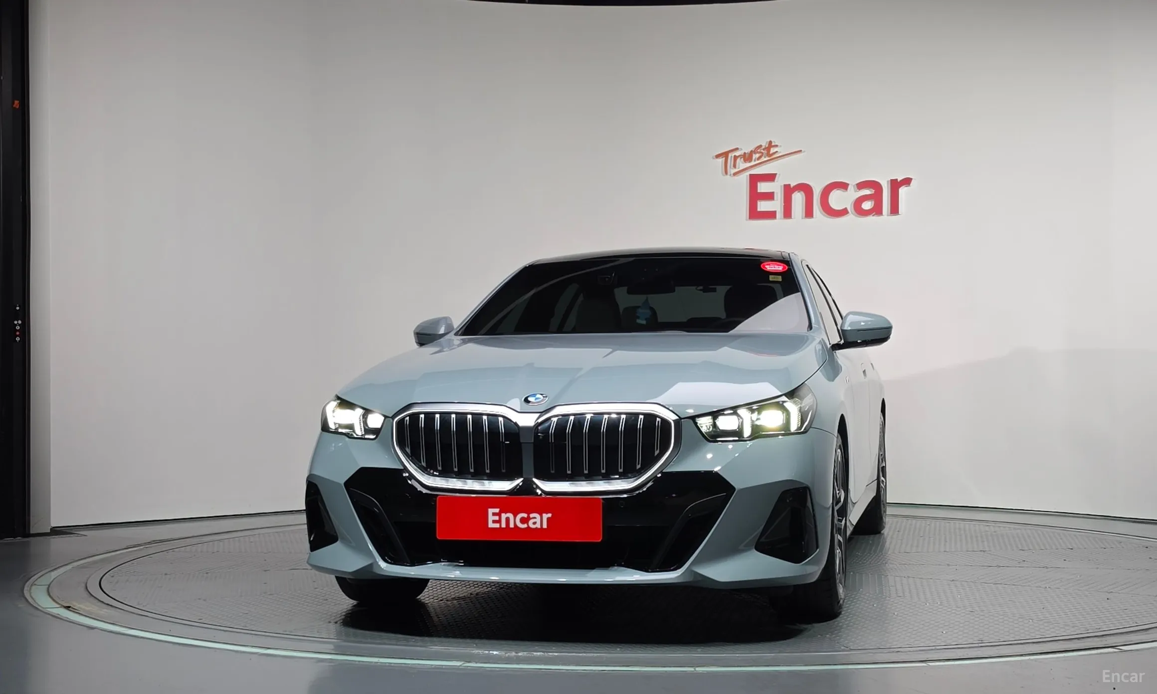 BMW 5 Series (G60) превью 3