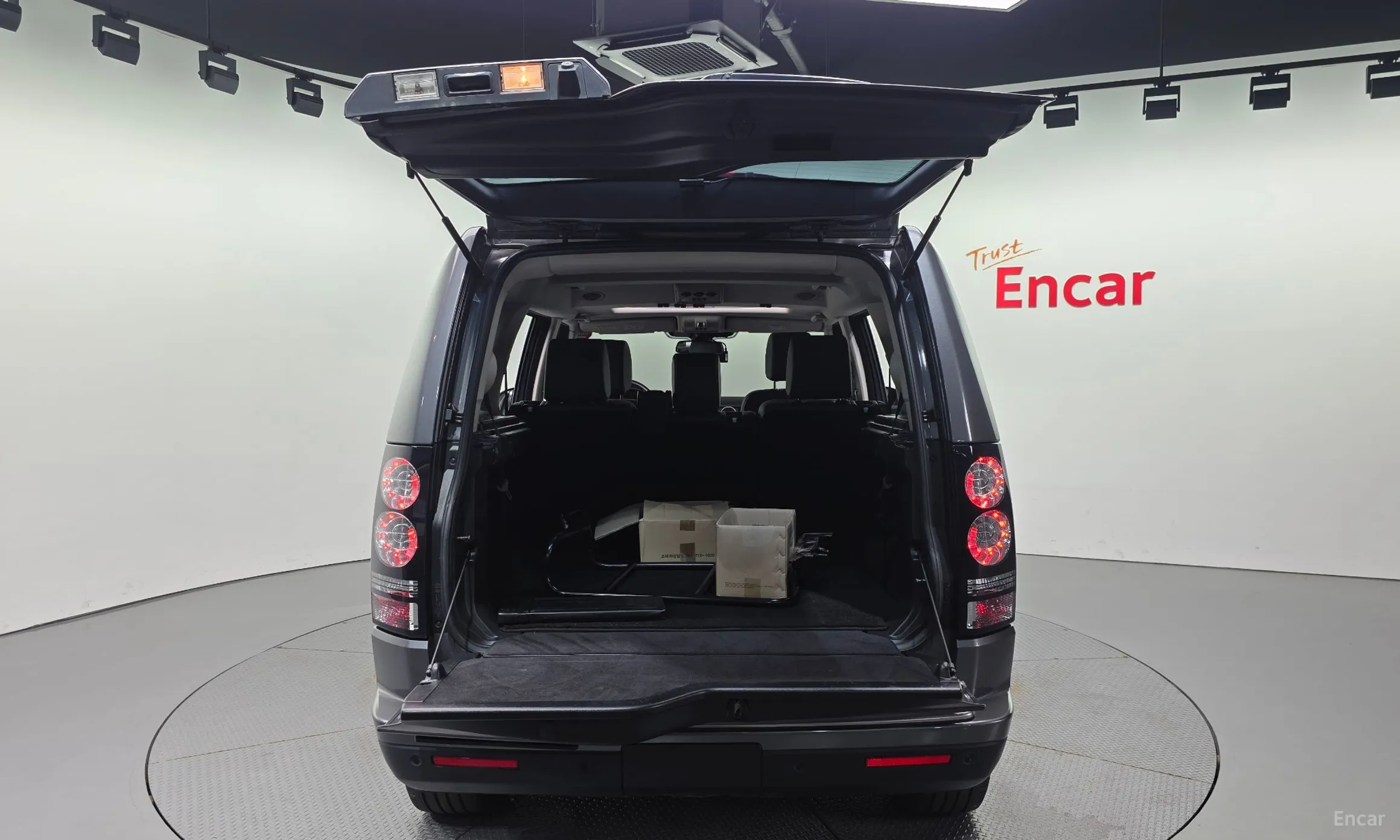 Land Rover Discovery 4 превью 19