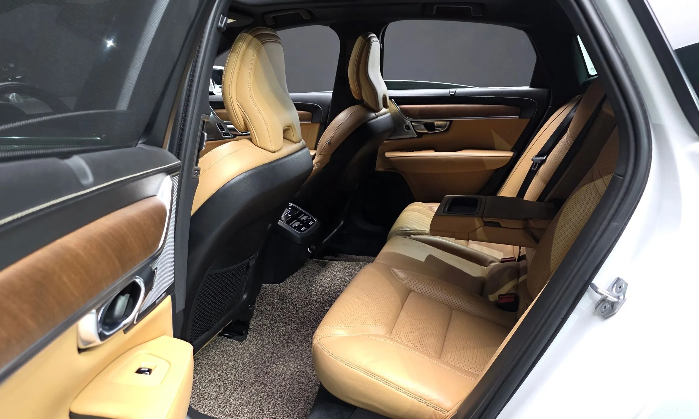 Volvo S90 превью 11