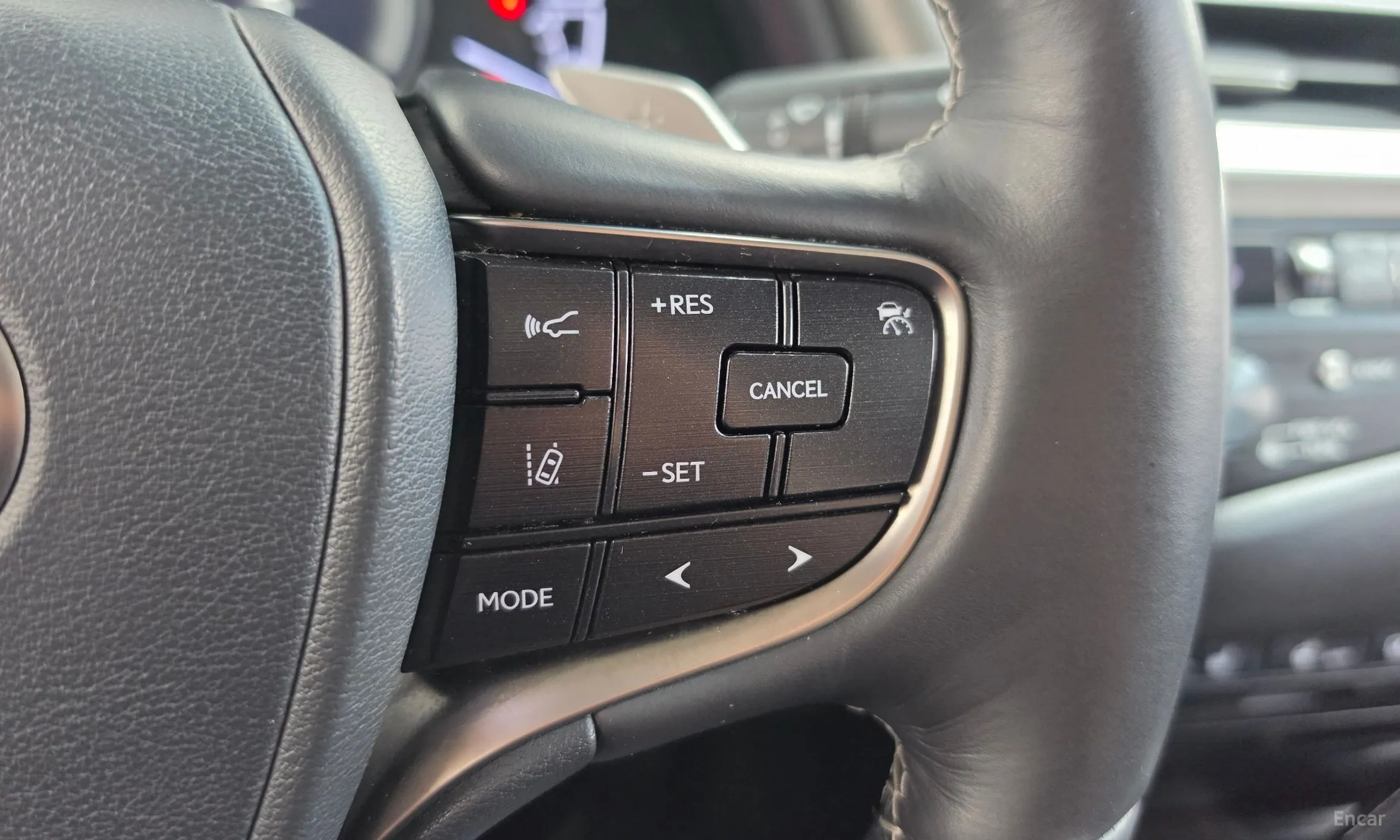 Lexus ES300h 7th Generation превью 17