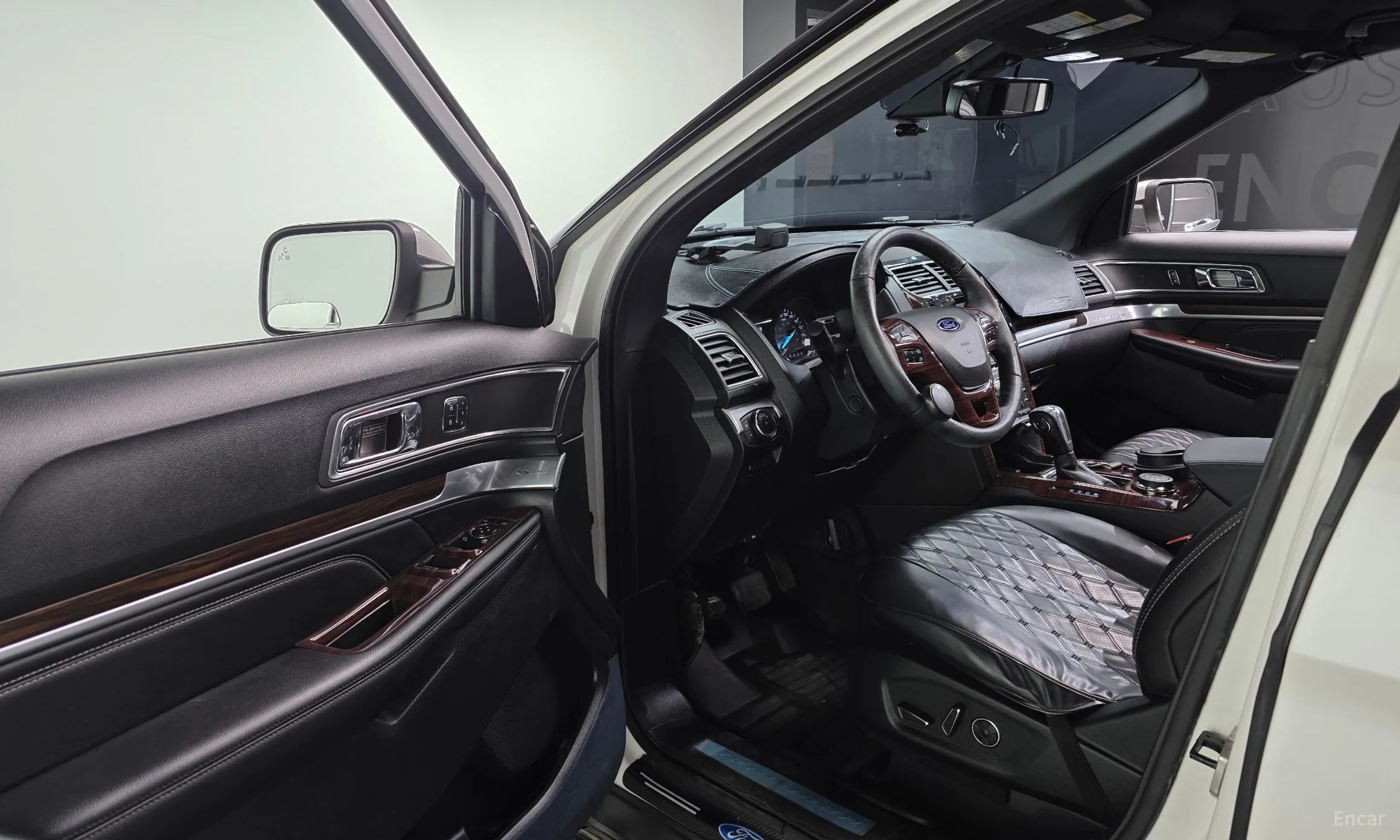 Ford Explorer превью 10