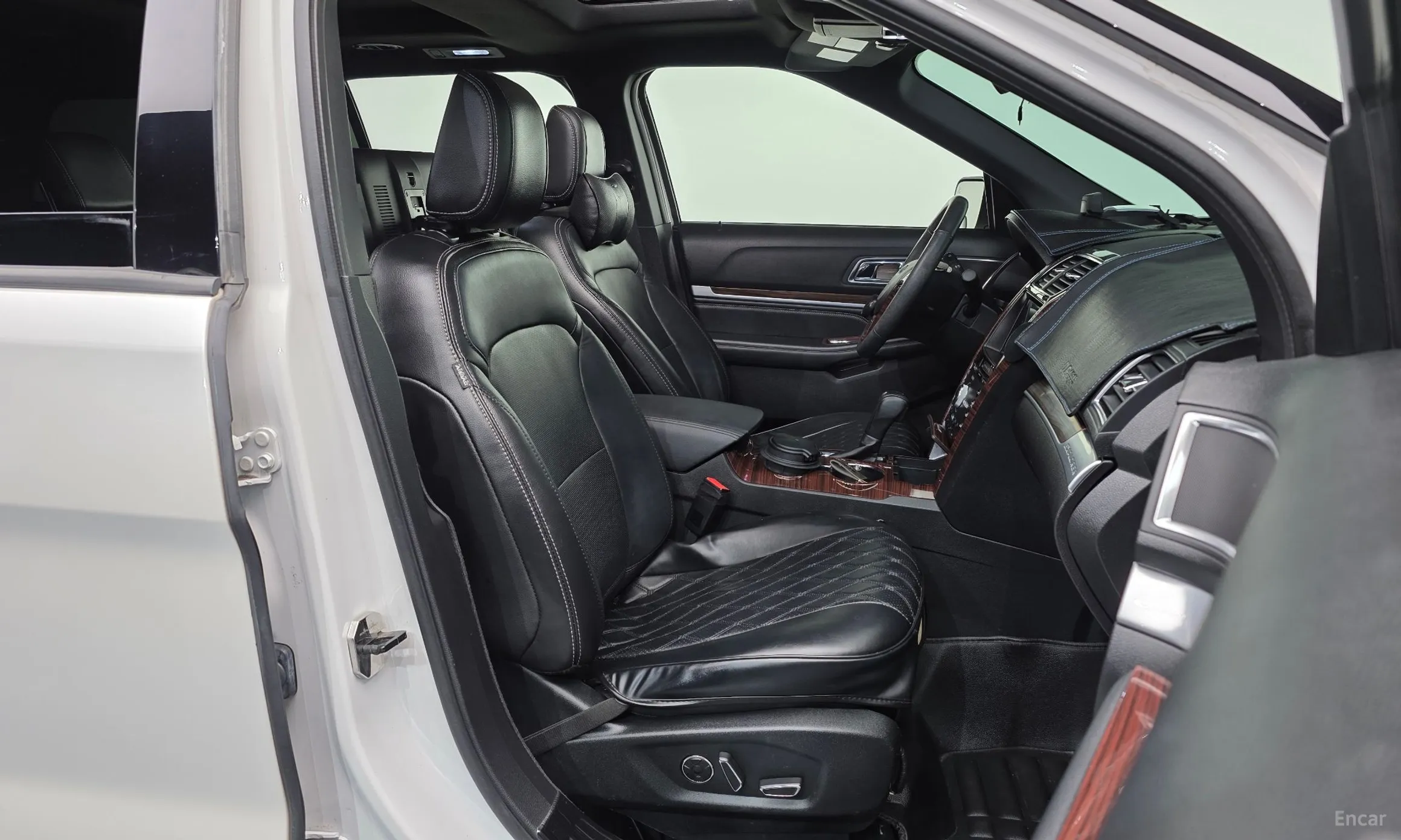 Ford Explorer превью 11