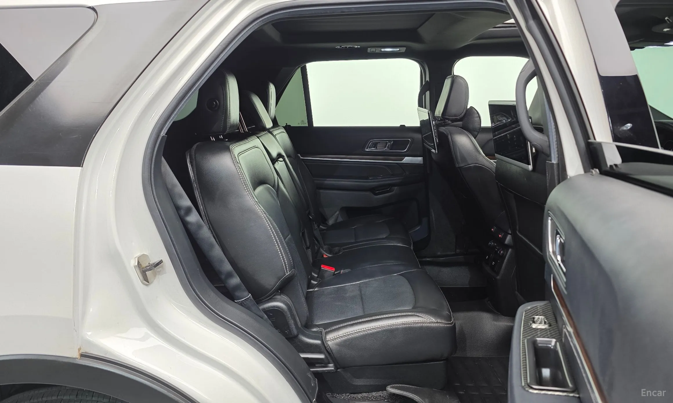 Ford Explorer превью 12