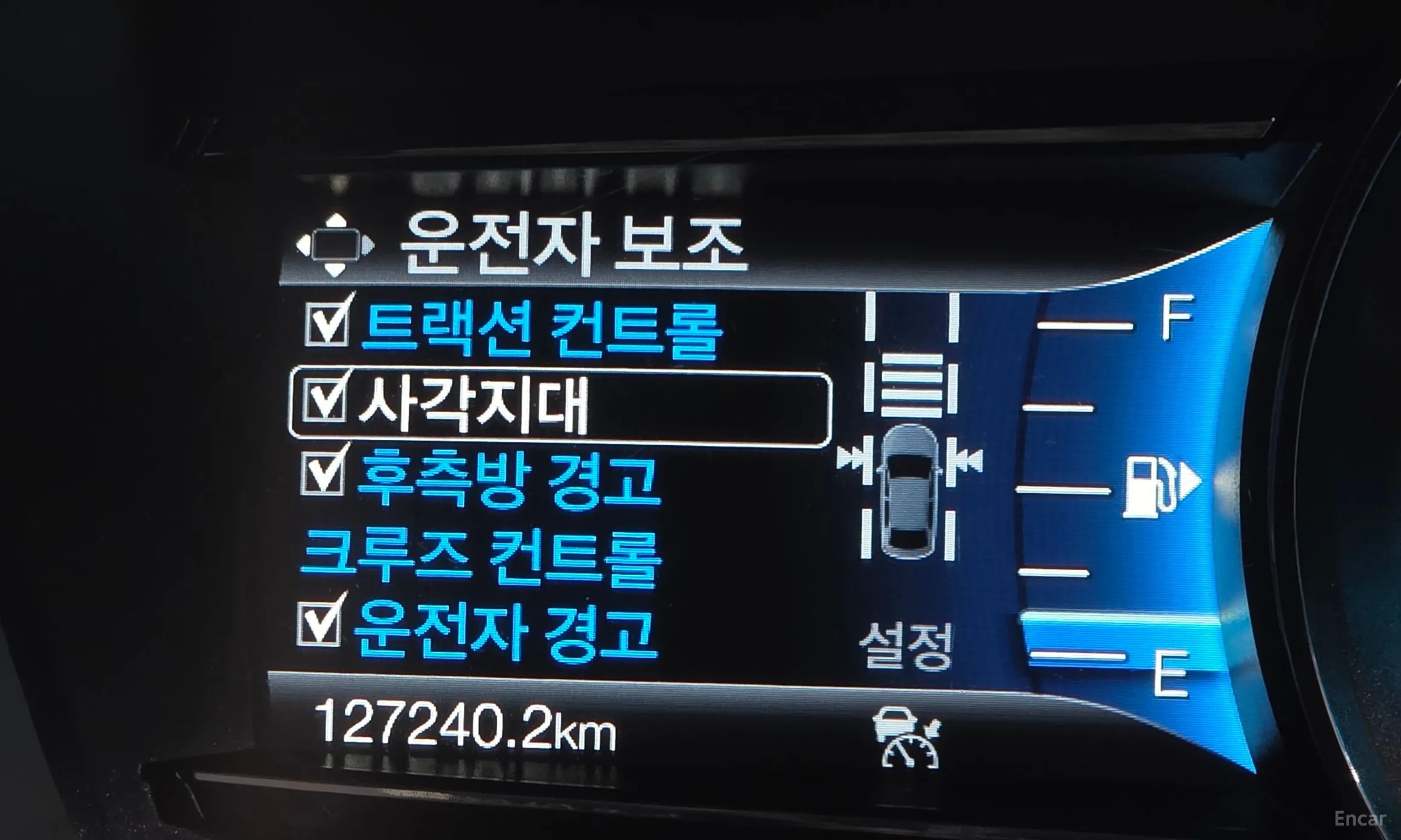 Ford Explorer превью 17