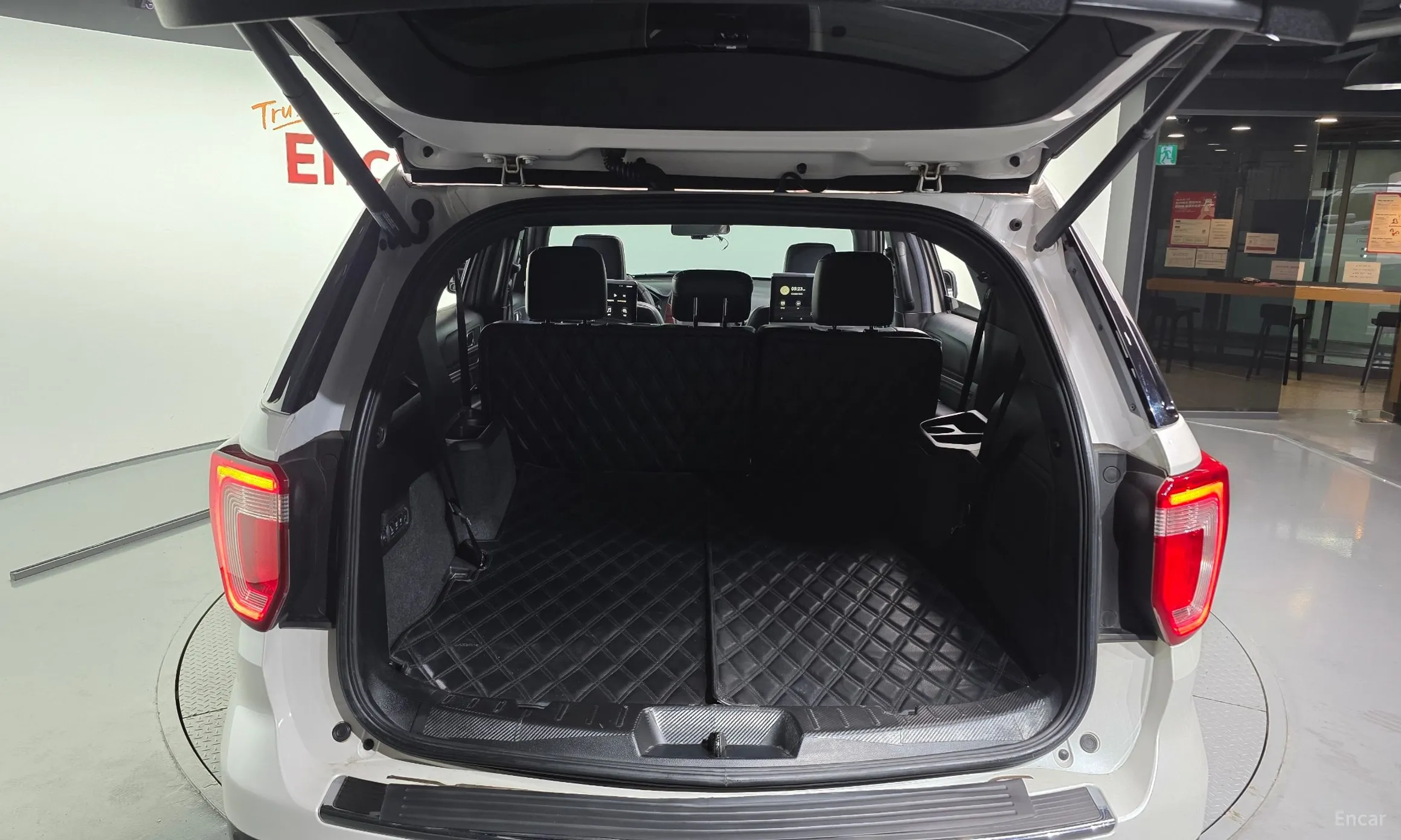 Ford Explorer превью 20