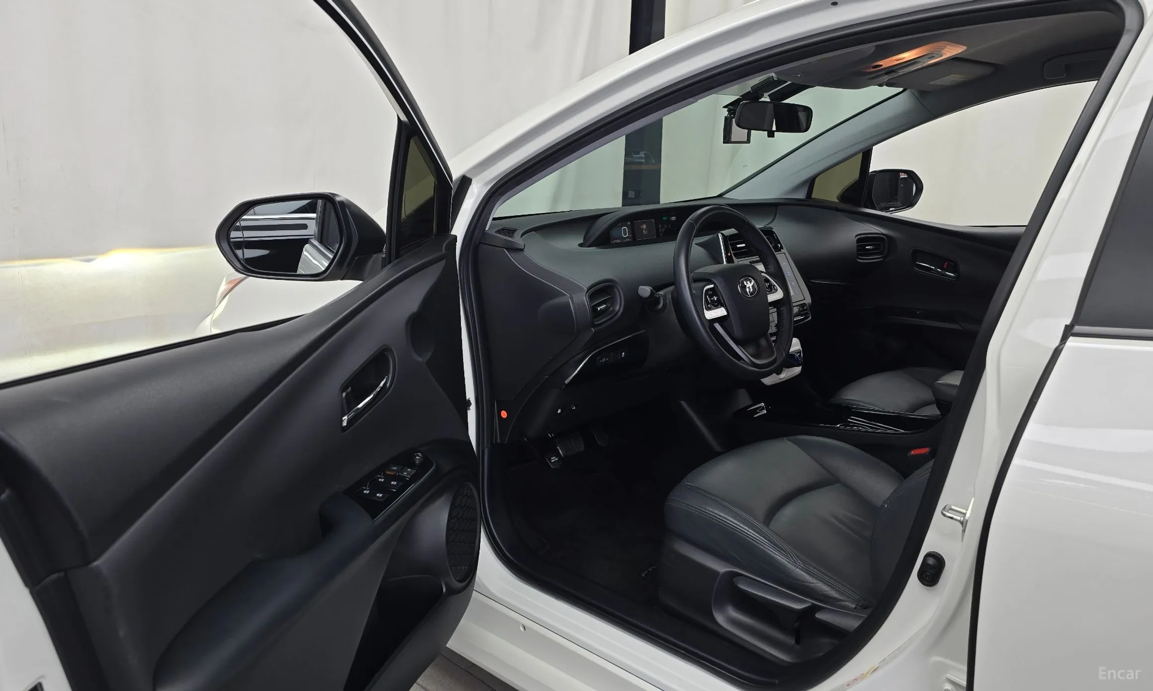 Toyota Prius 4th Generation превью 10