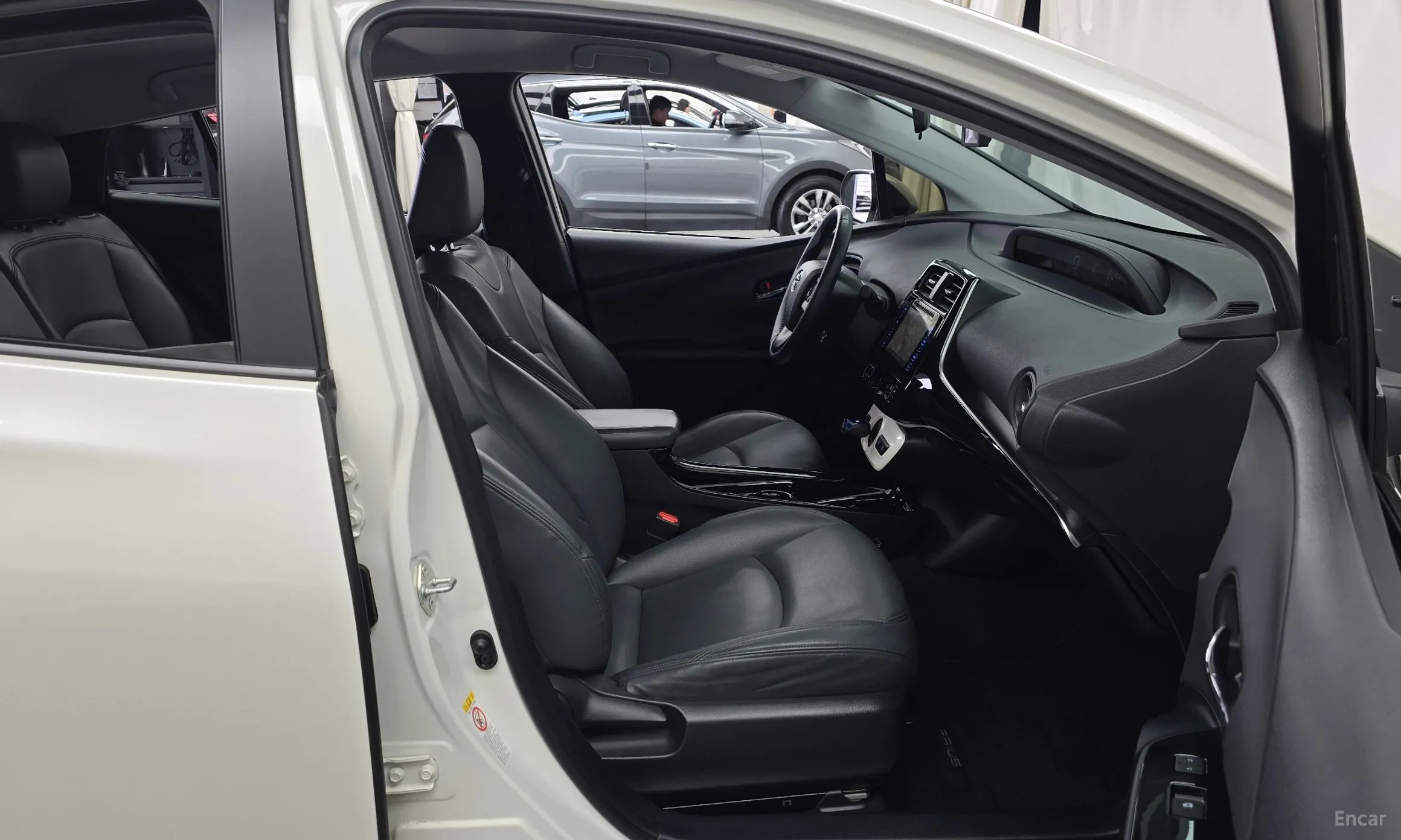 Toyota Prius 4th Generation превью 11
