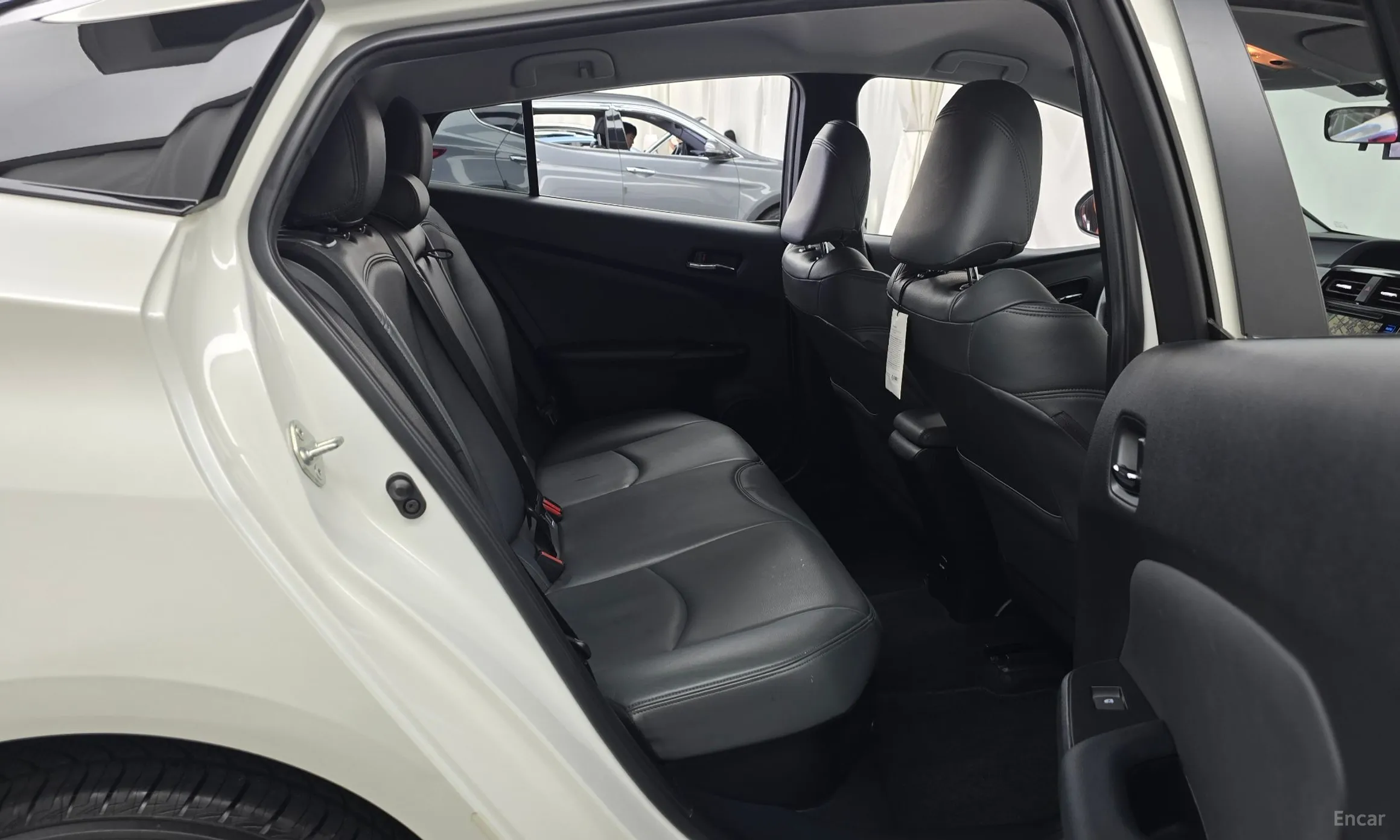 Toyota Prius 4th Generation превью 12