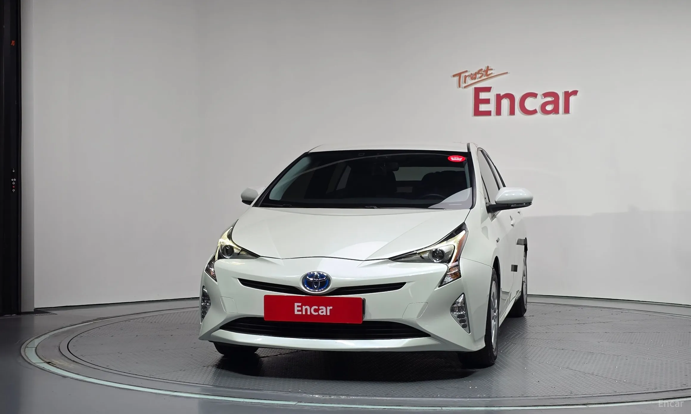 Toyota Prius 4th Generation превью 3