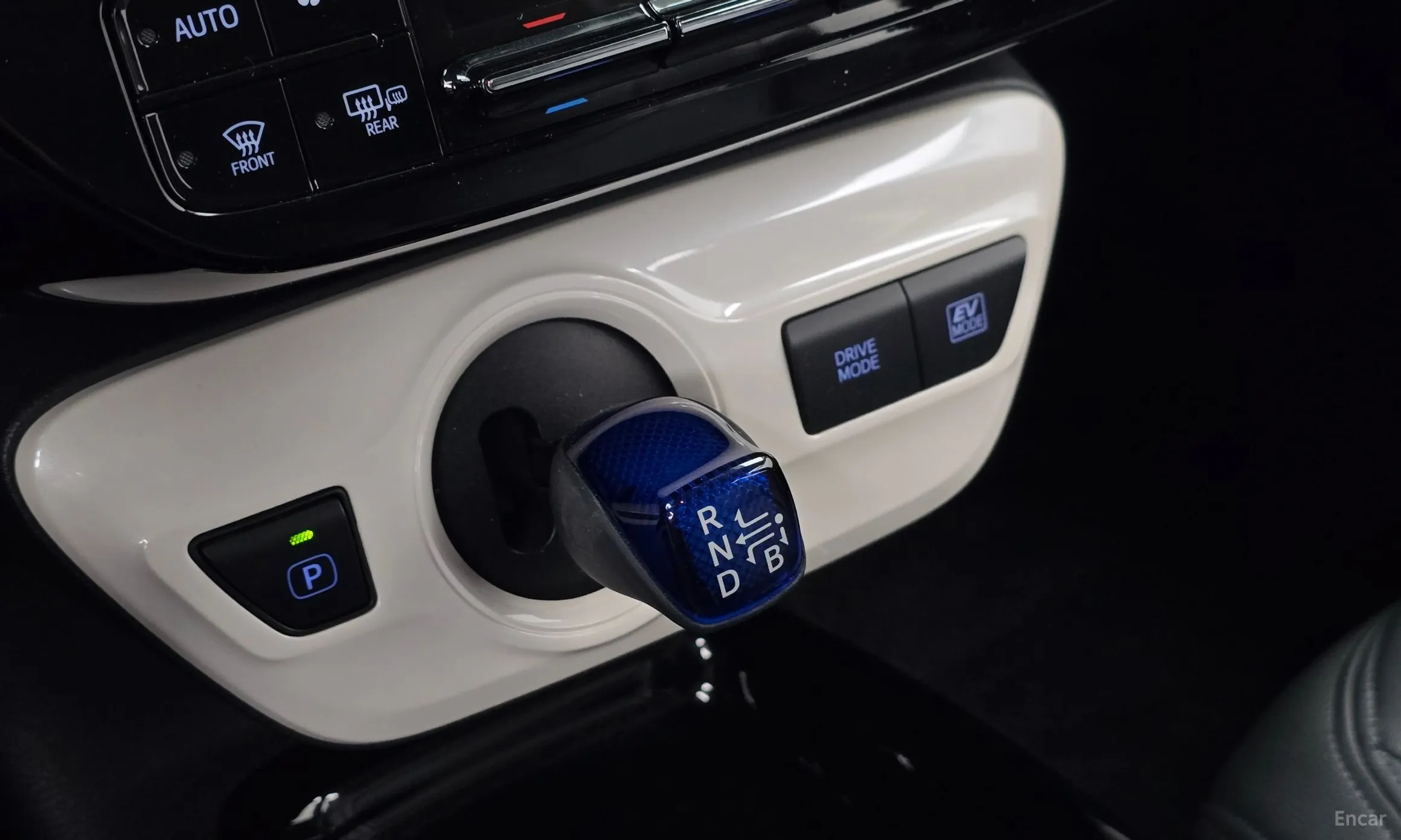 Toyota Prius 4th Generation превью 9