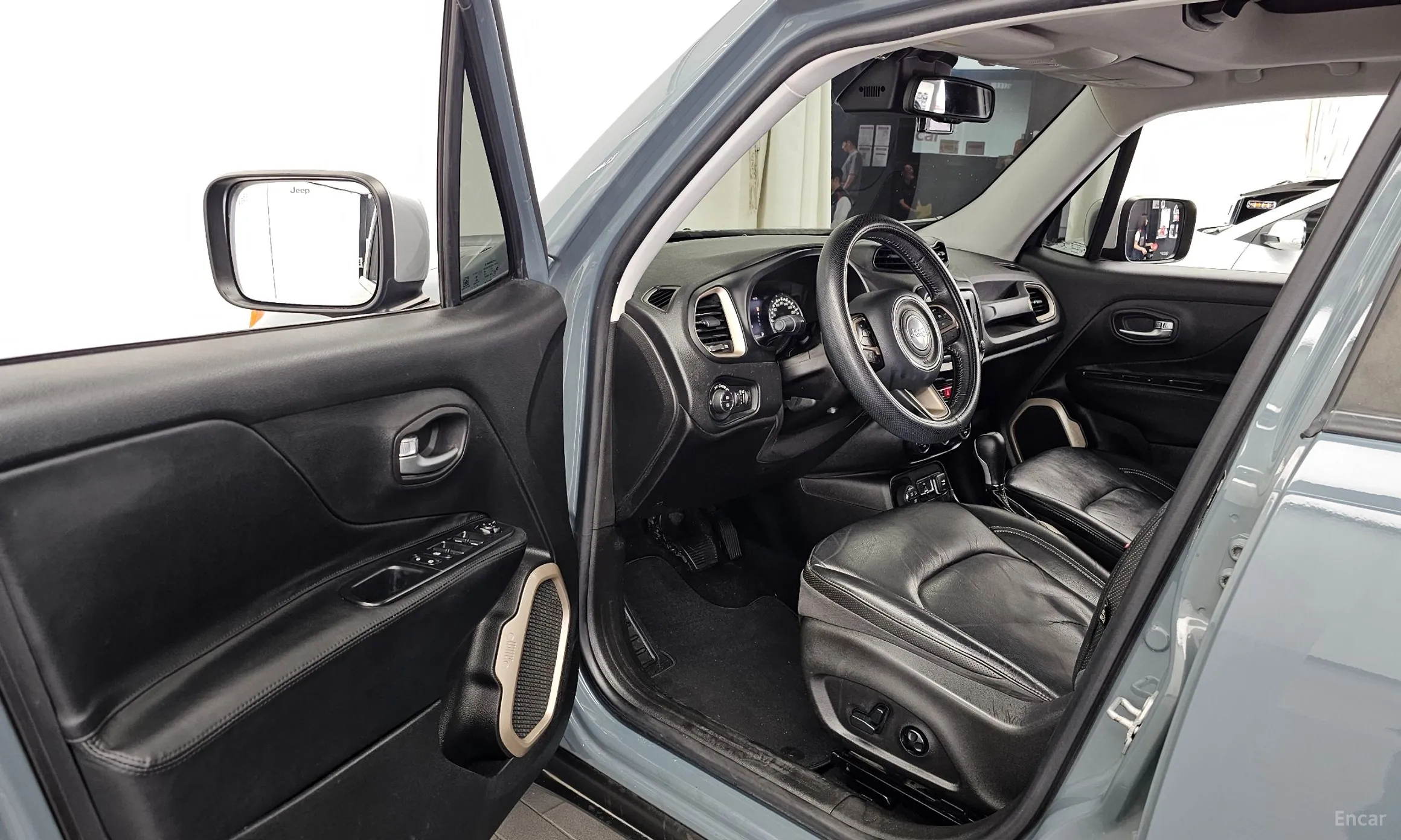 Jeep Renegade превью 10