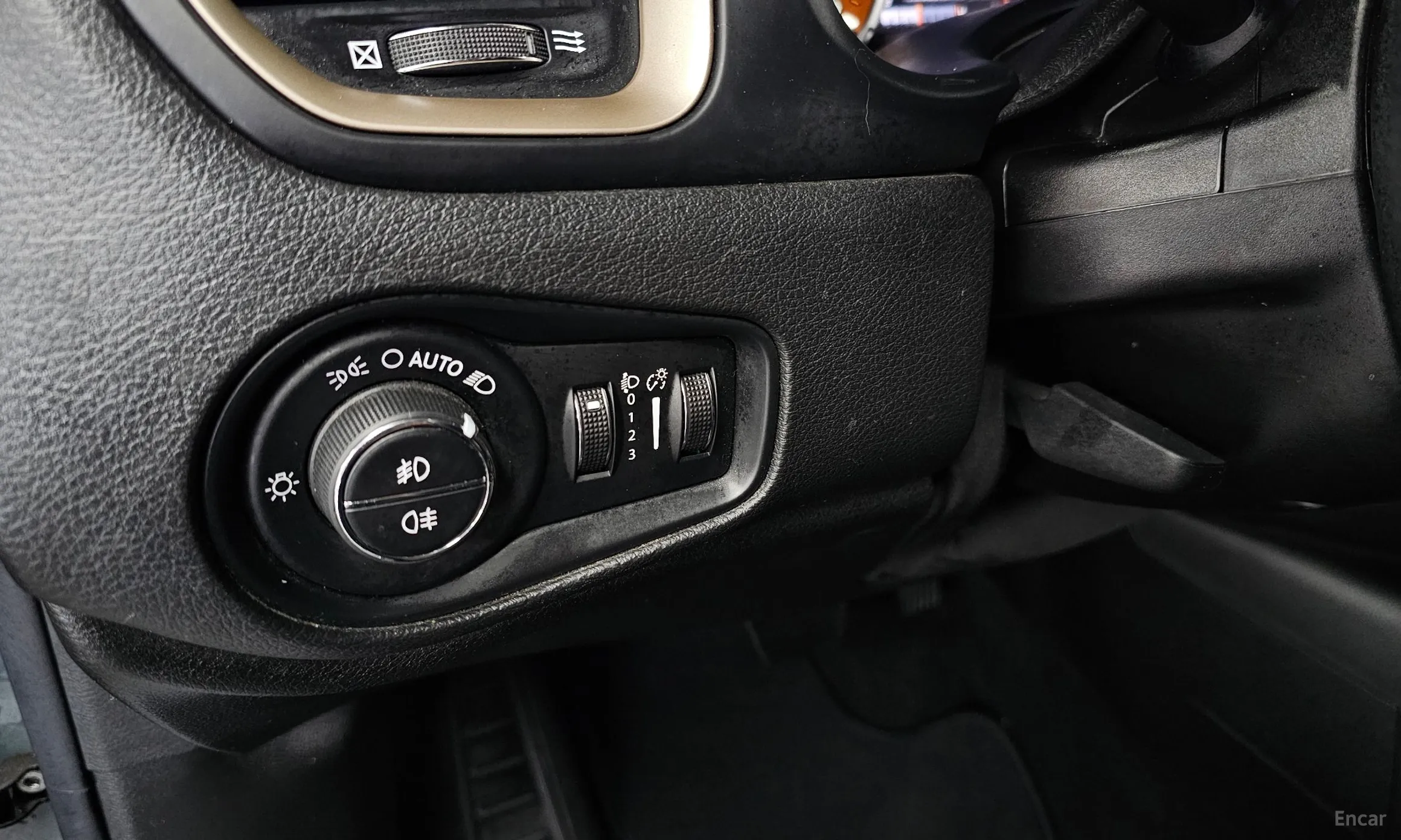Jeep Renegade превью 14