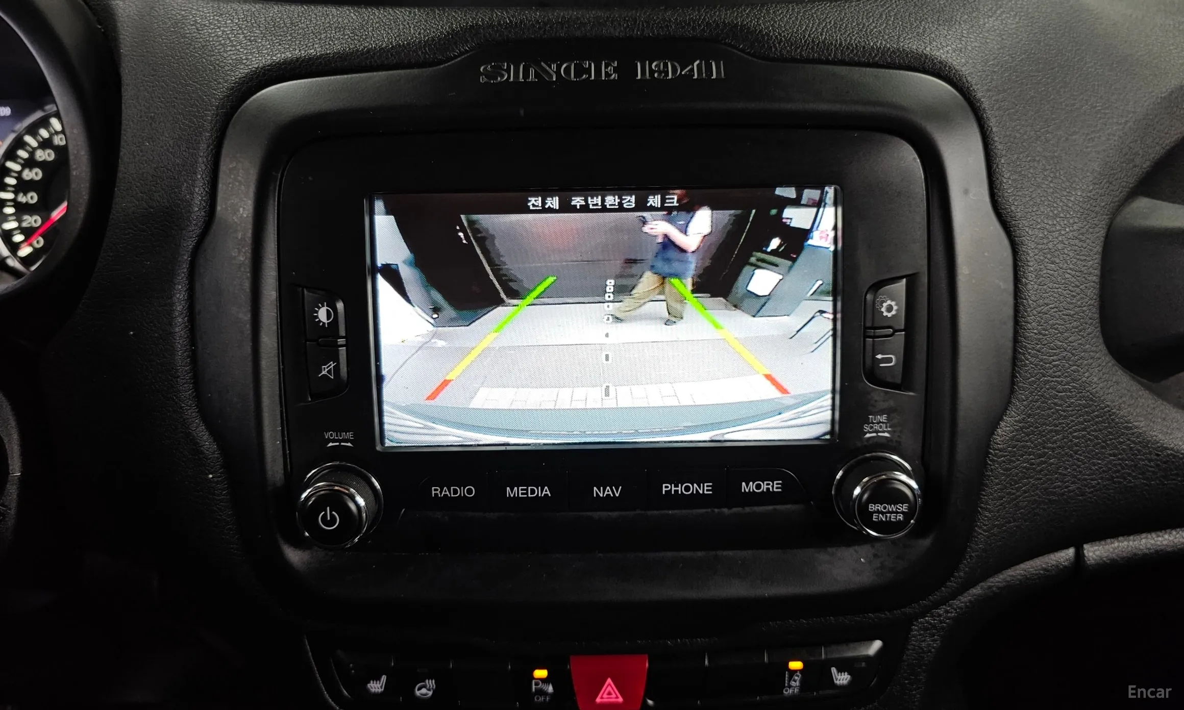 Jeep Renegade превью 16
