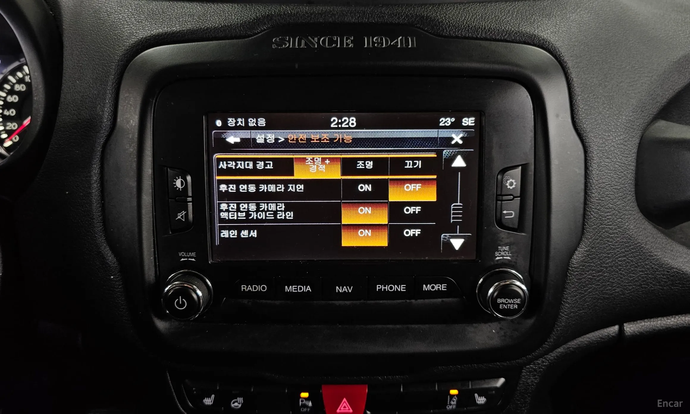 Jeep Renegade превью 17