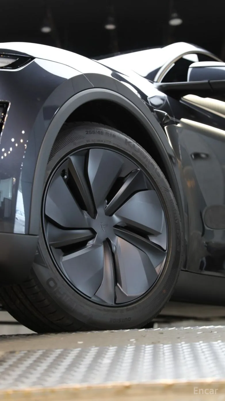 Tesla Model Y превью 6