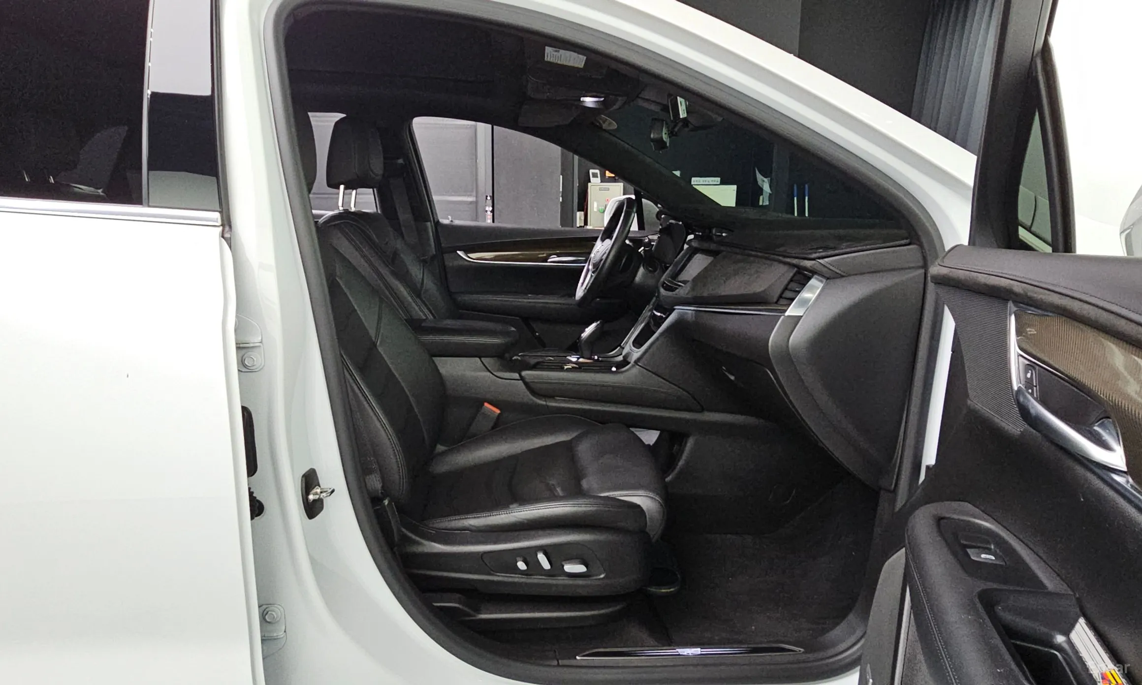 Cadillac XT5 превью 12