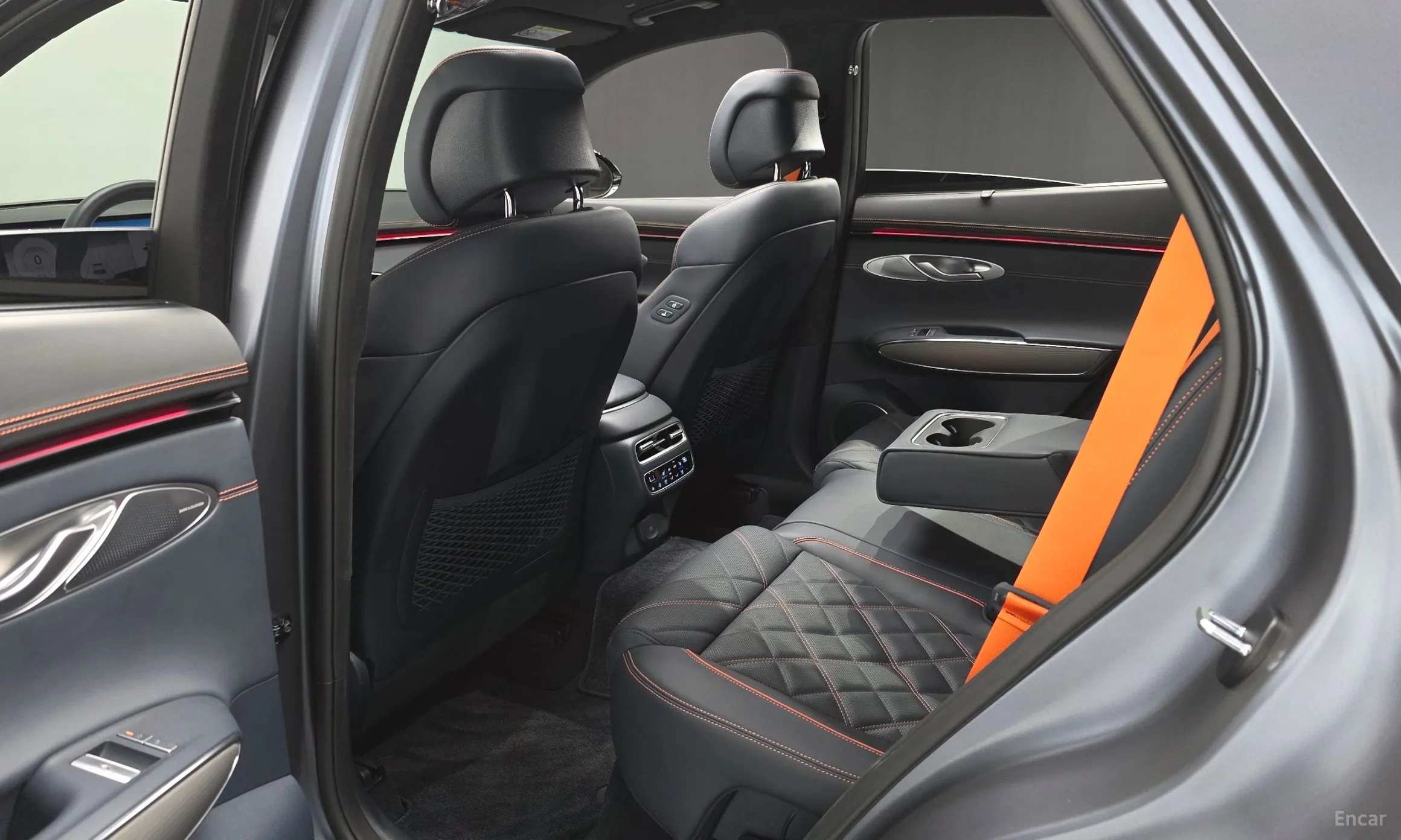 Genesis GV70 превью 11