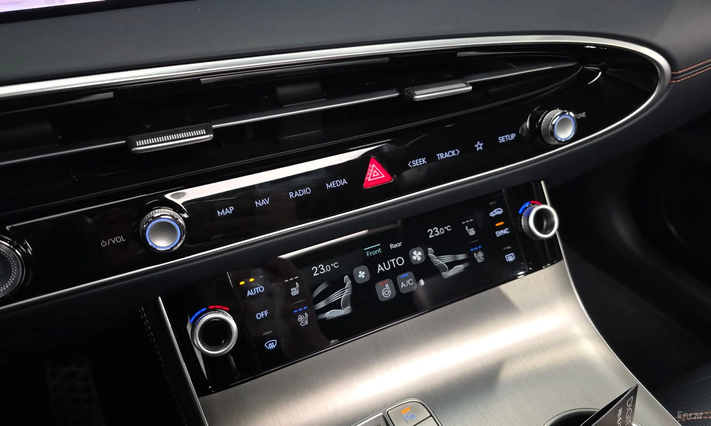 Genesis GV70 превью 17