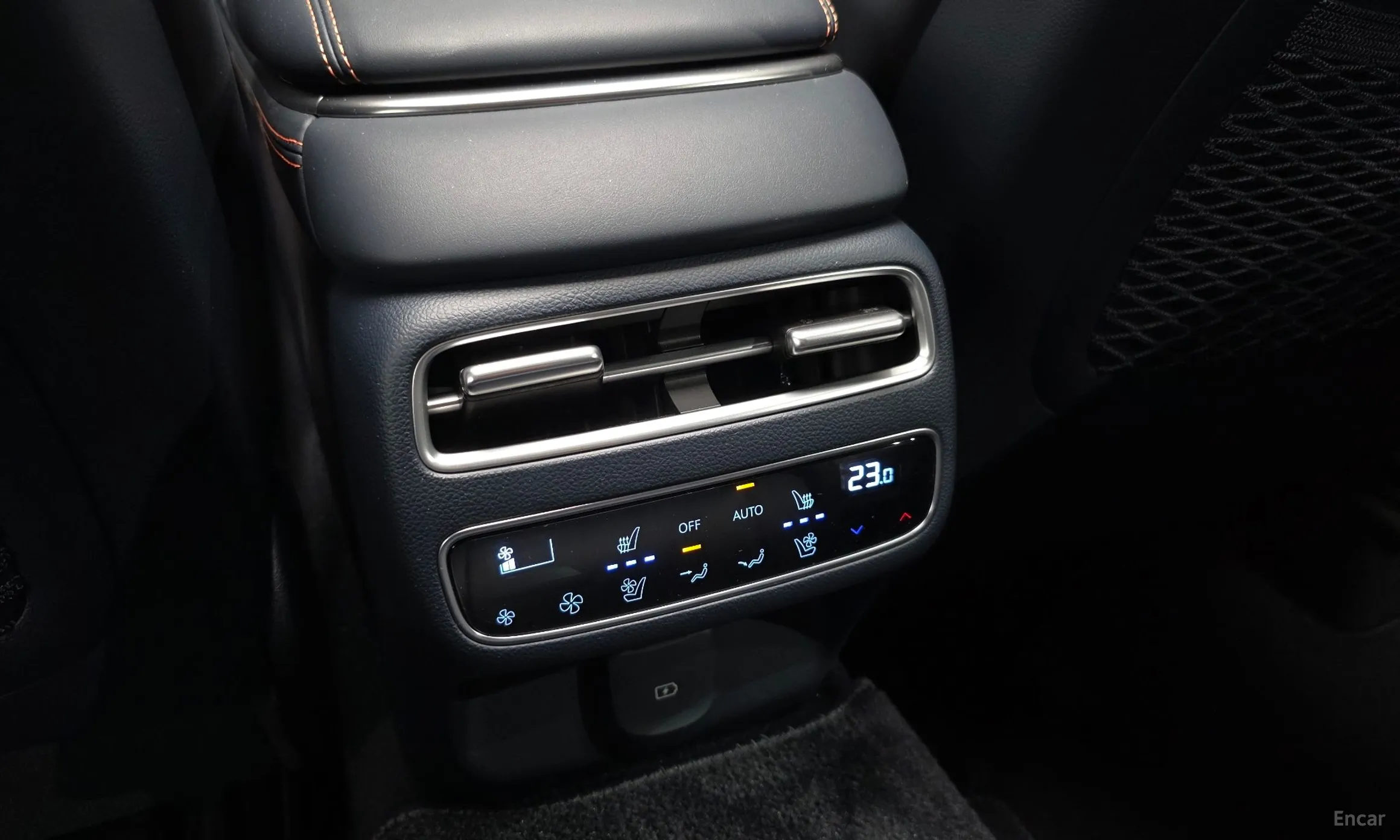 Genesis GV70 превью 19