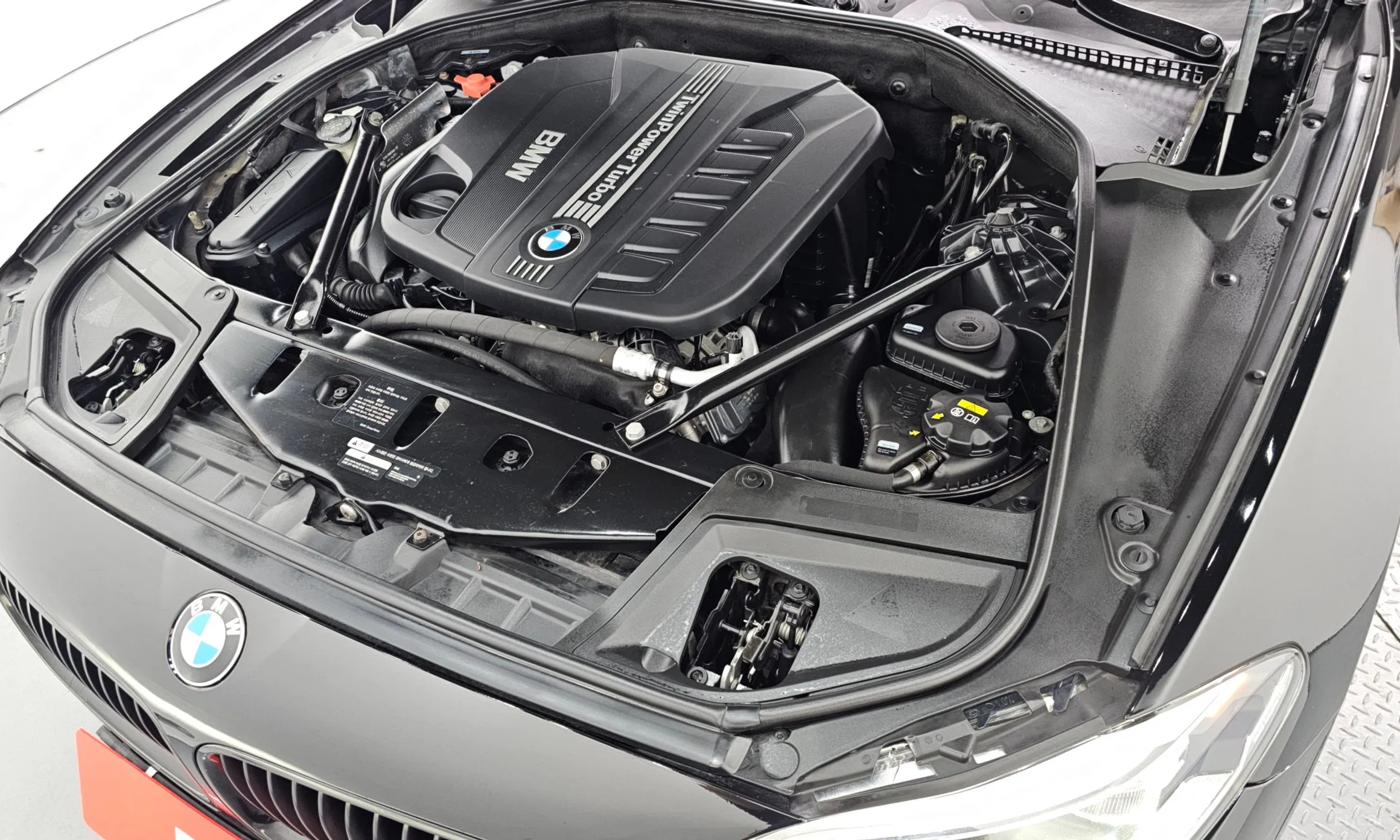 BMW 5 Series (F10) превью 6