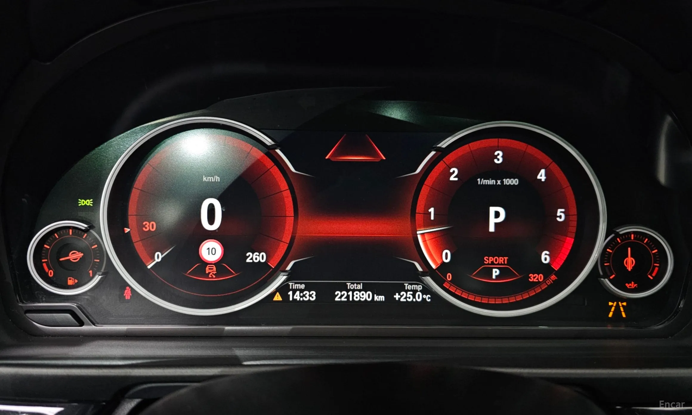 BMW 5 Series (F10) превью 8