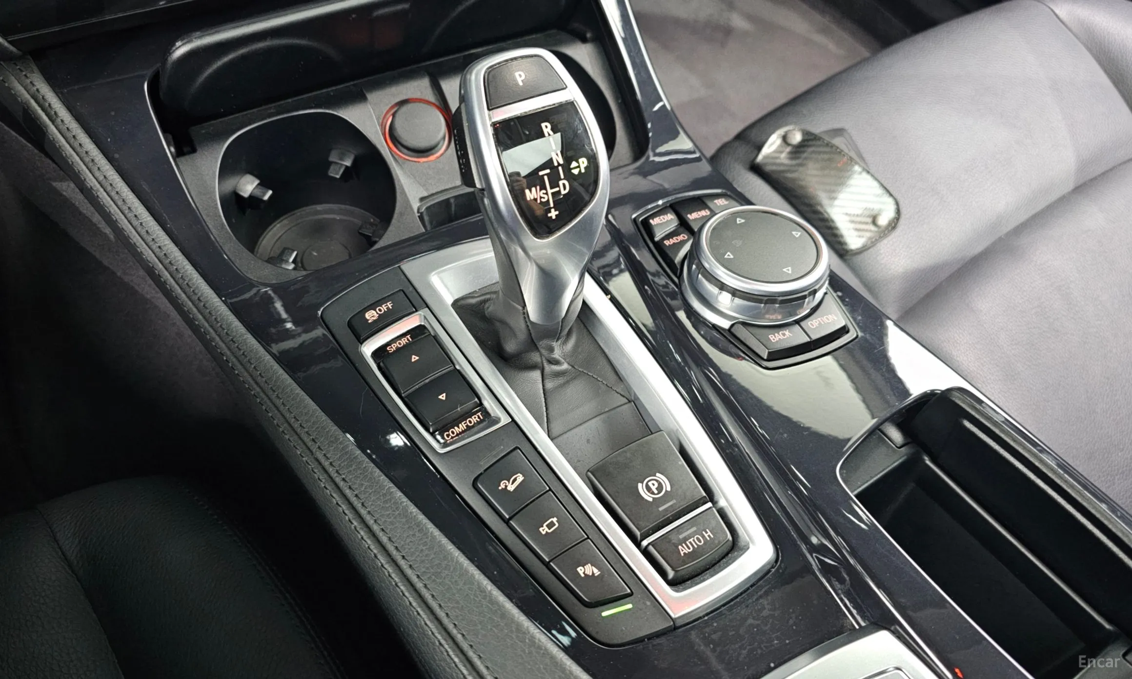 BMW 5 Series (F10) превью 9