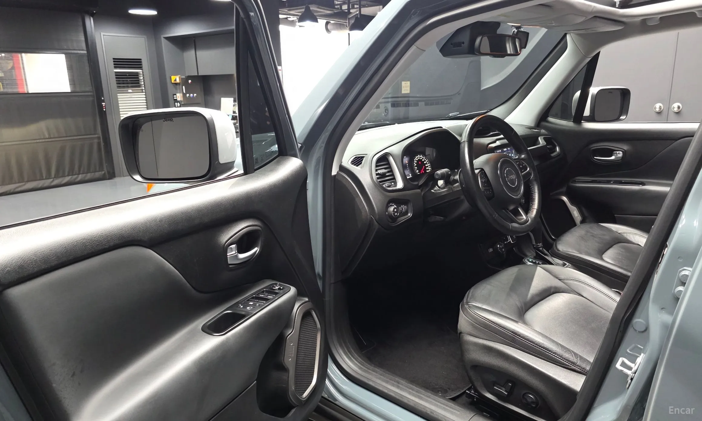 Jeep Renegade превью 10