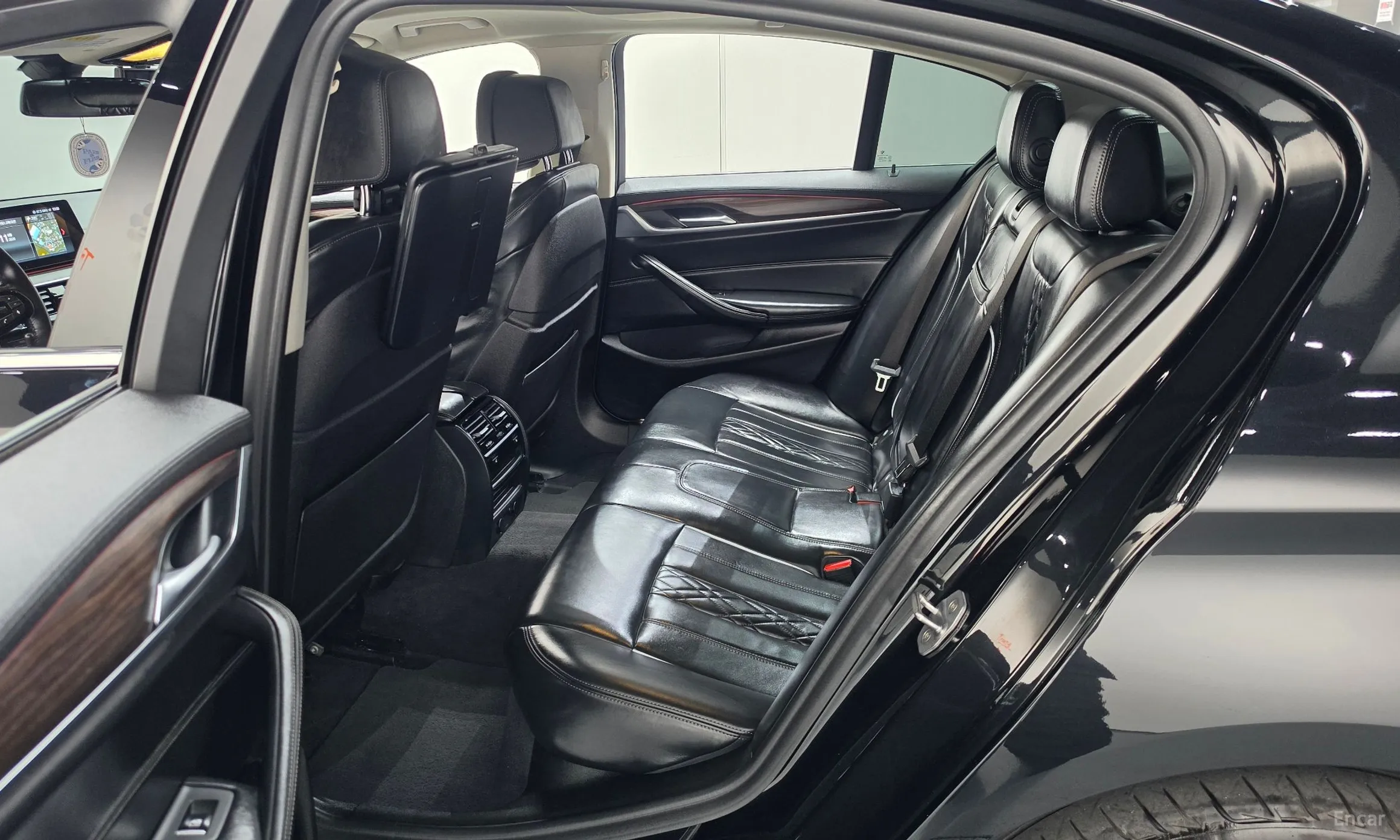 BMW 5 Series (G30) превью 11