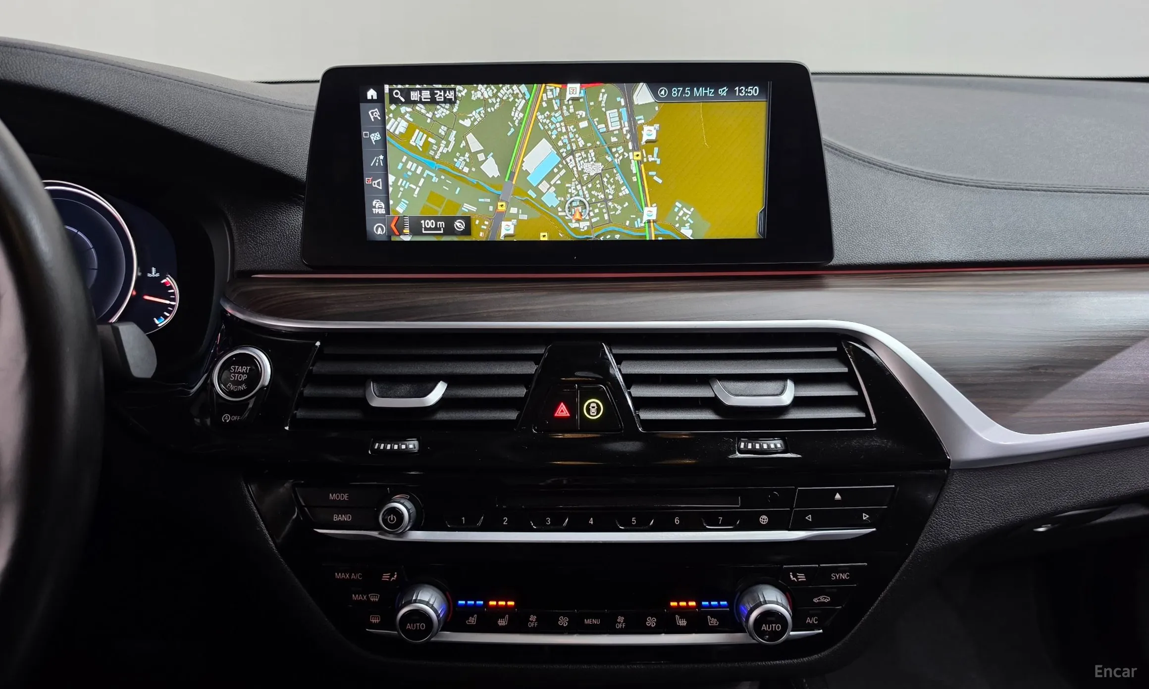 BMW 5 Series (G30) превью 12