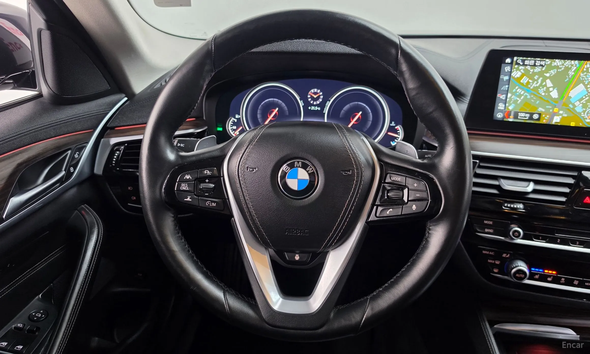 BMW 5 Series (G30) превью 13