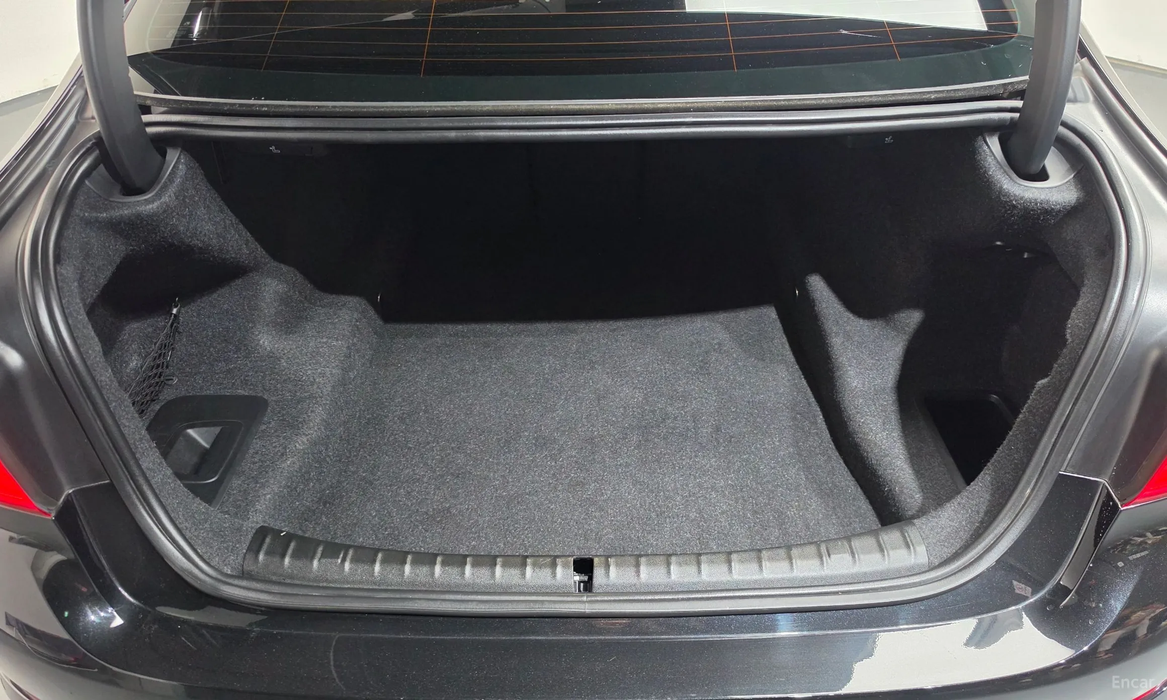 BMW 5 Series (G30) превью 16