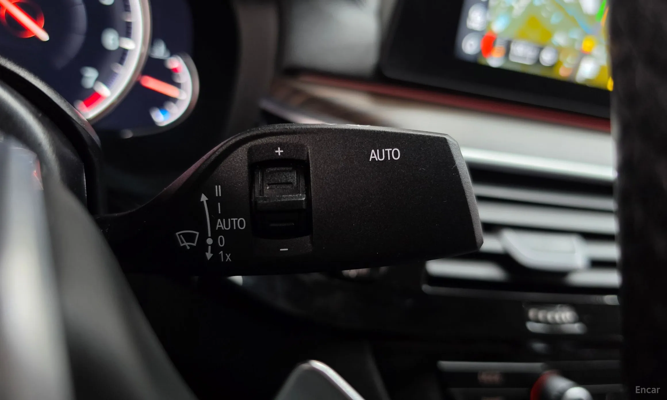 BMW 5 Series (G30) превью 18