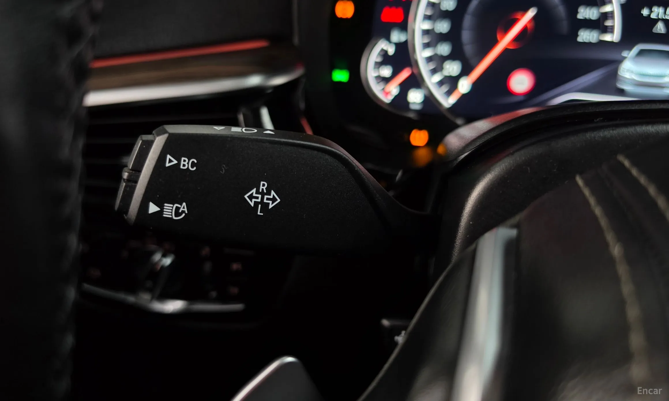 BMW 5 Series (G30) превью 19