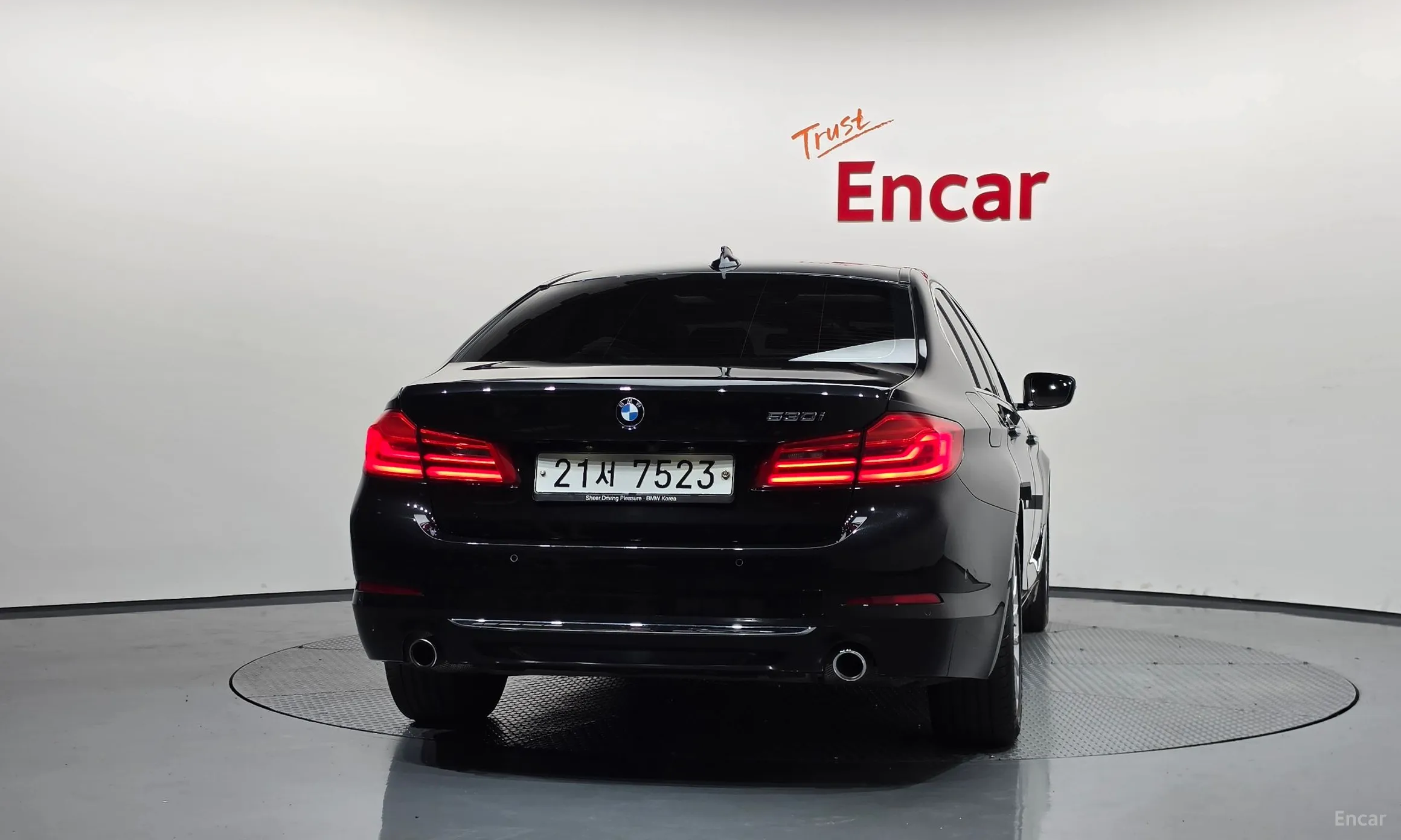 BMW 5 Series (G30) превью 4