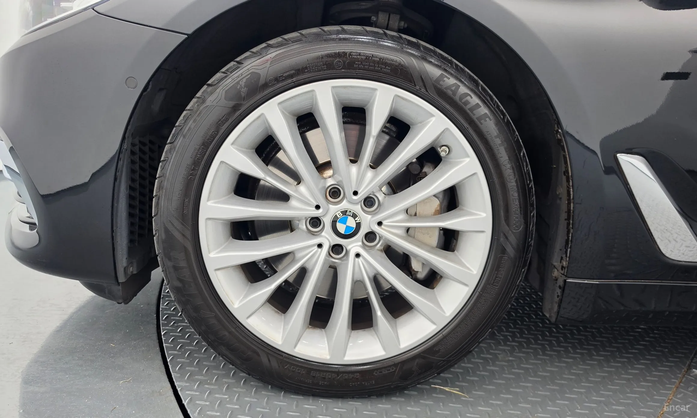 BMW 5 Series (G30) превью 5