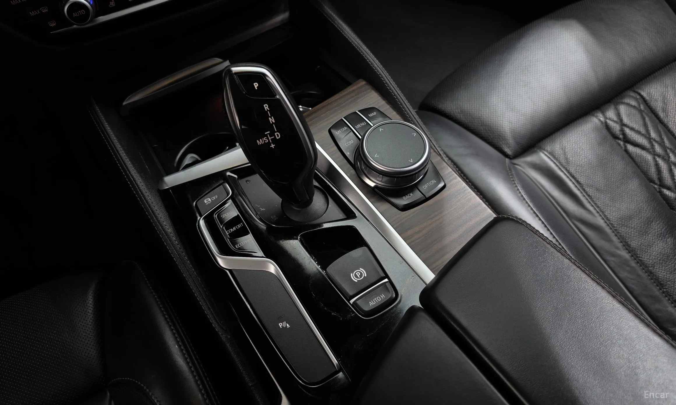 BMW 5 Series (G30) превью 9