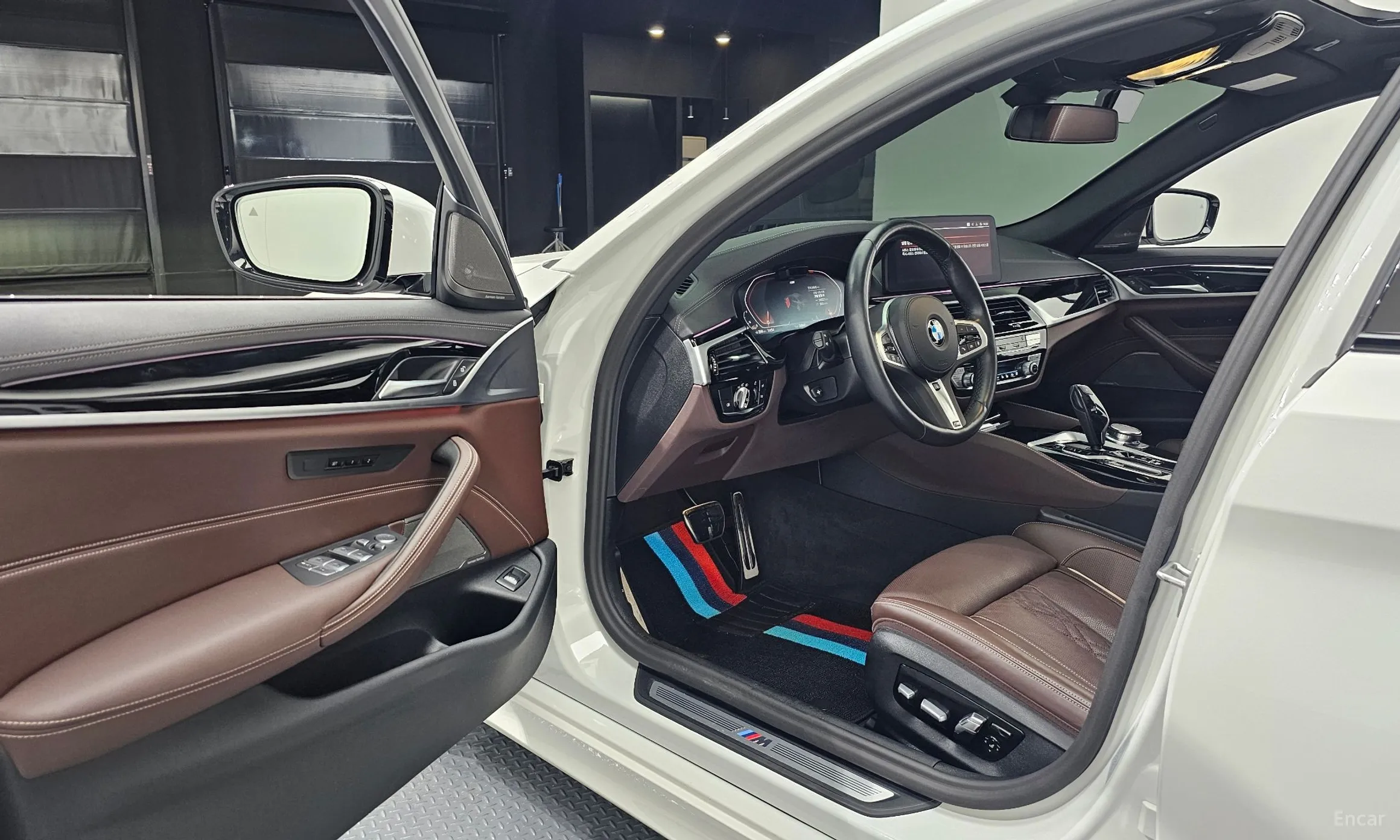 BMW 5 Series (G30) превью 10