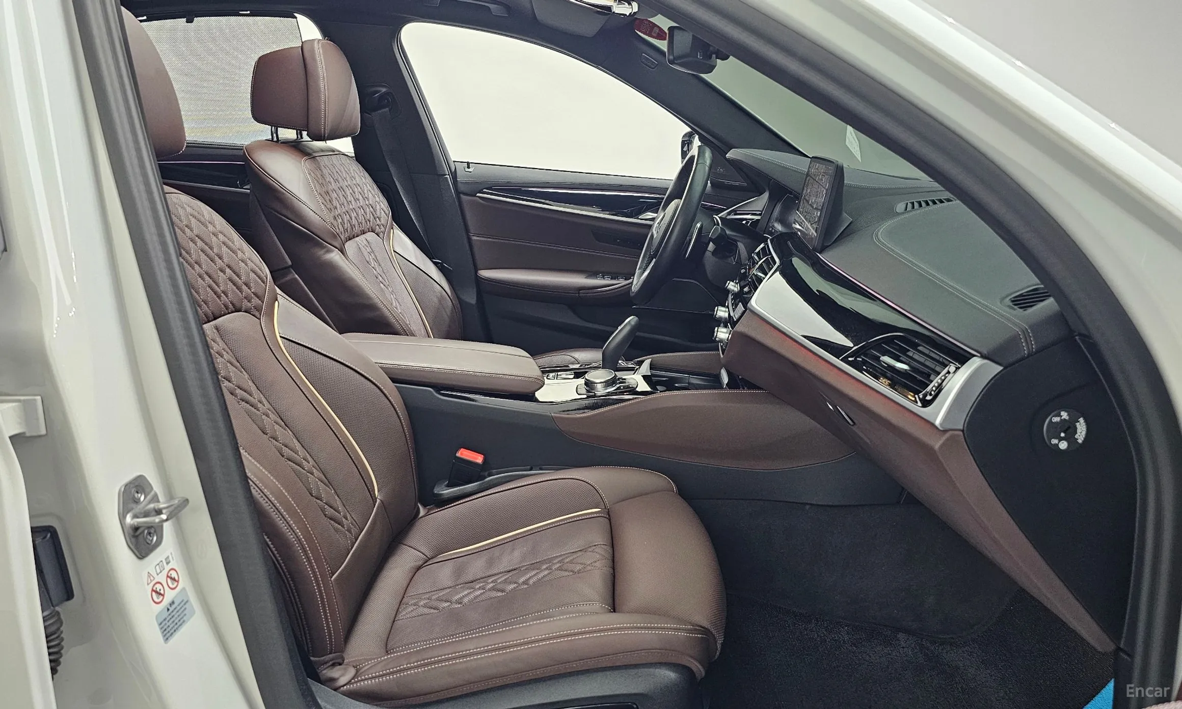 BMW 5 Series (G30) превью 11