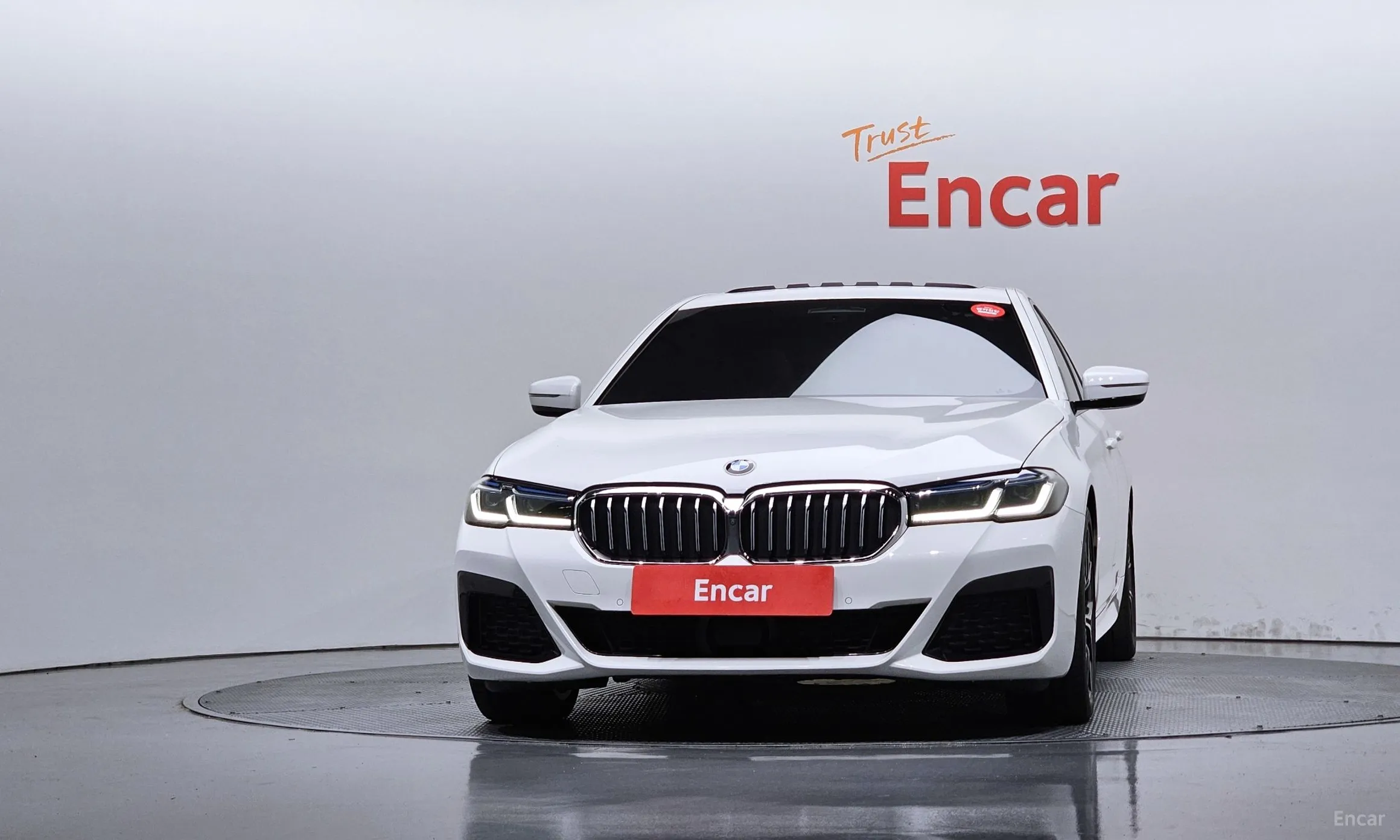 BMW 5 Series (G30) превью 3